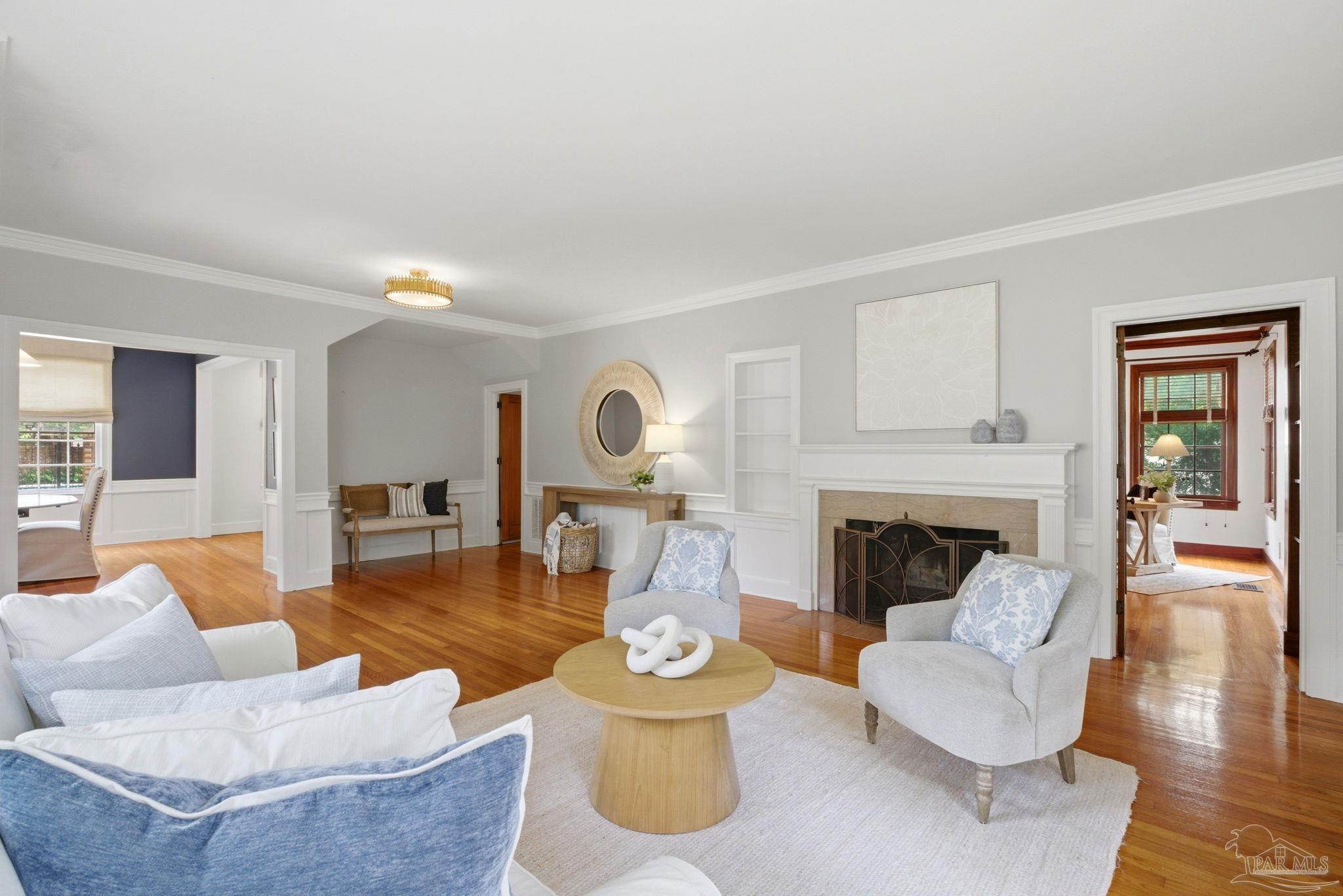 1800 E La Rua St