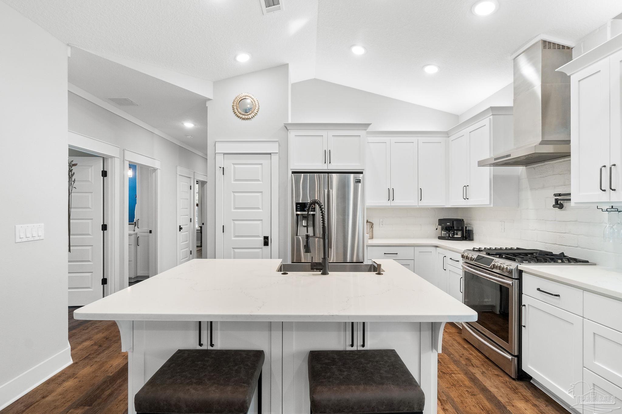 1105 E Yonge St