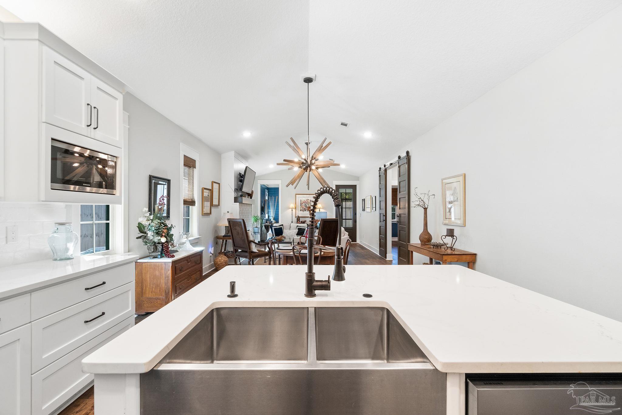 1105 E Yonge St