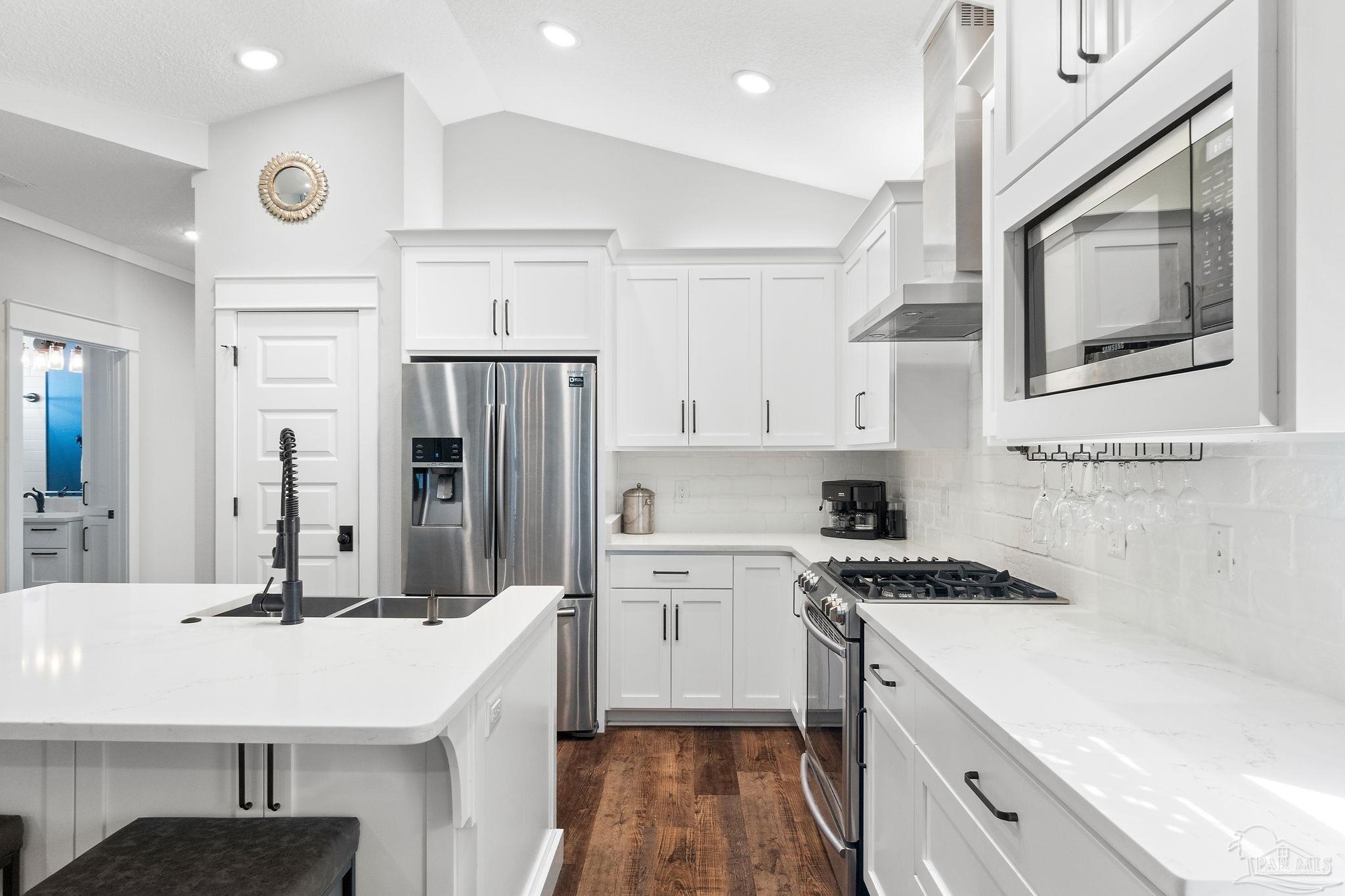 1105 E Yonge St