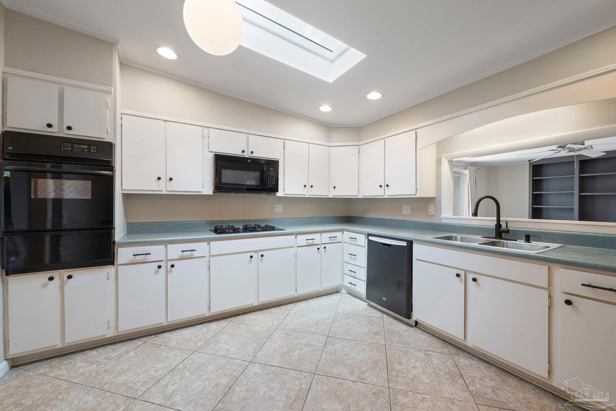 3611 Dunwoody Dr
