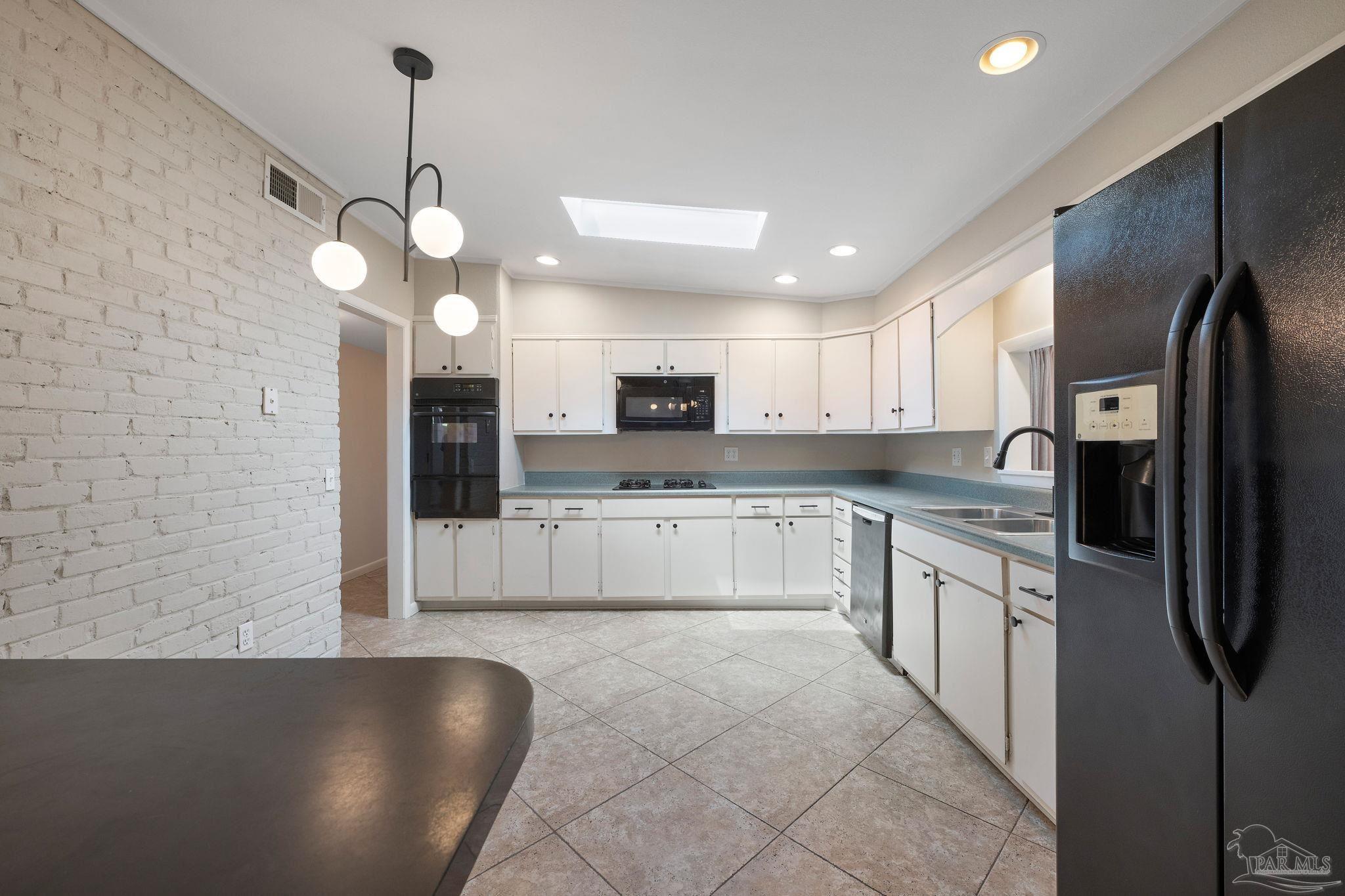 3611 Dunwoody Dr
