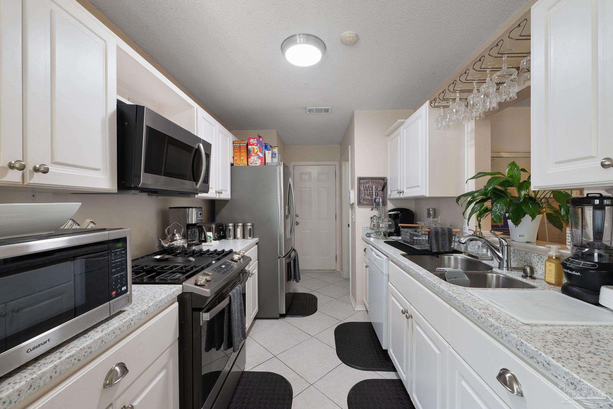 8250 Carriage Ln