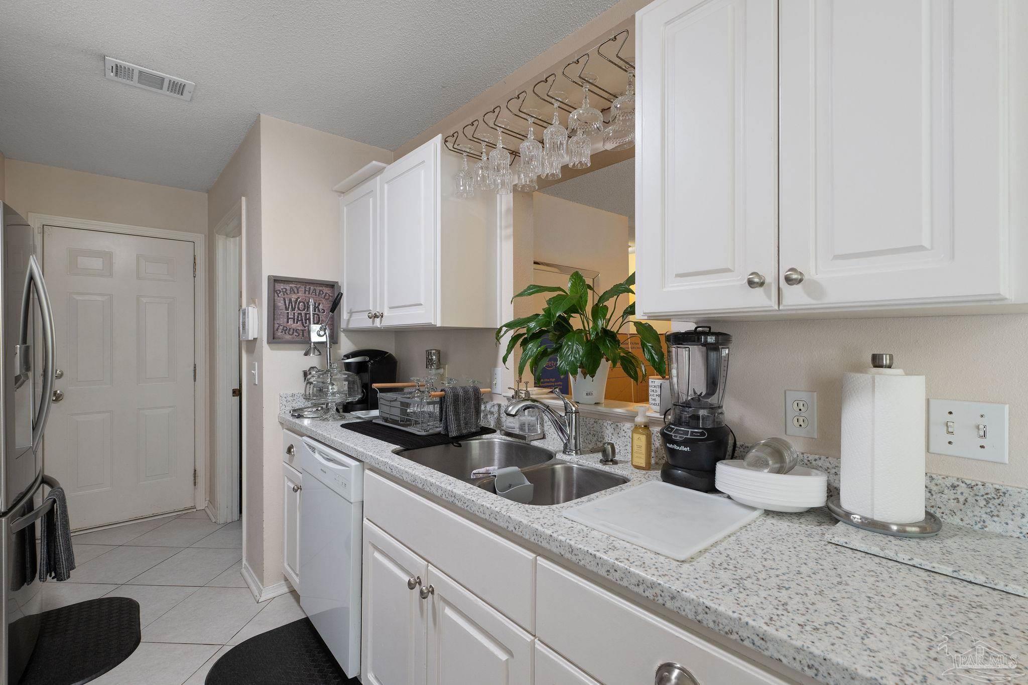 8250 Carriage Ln