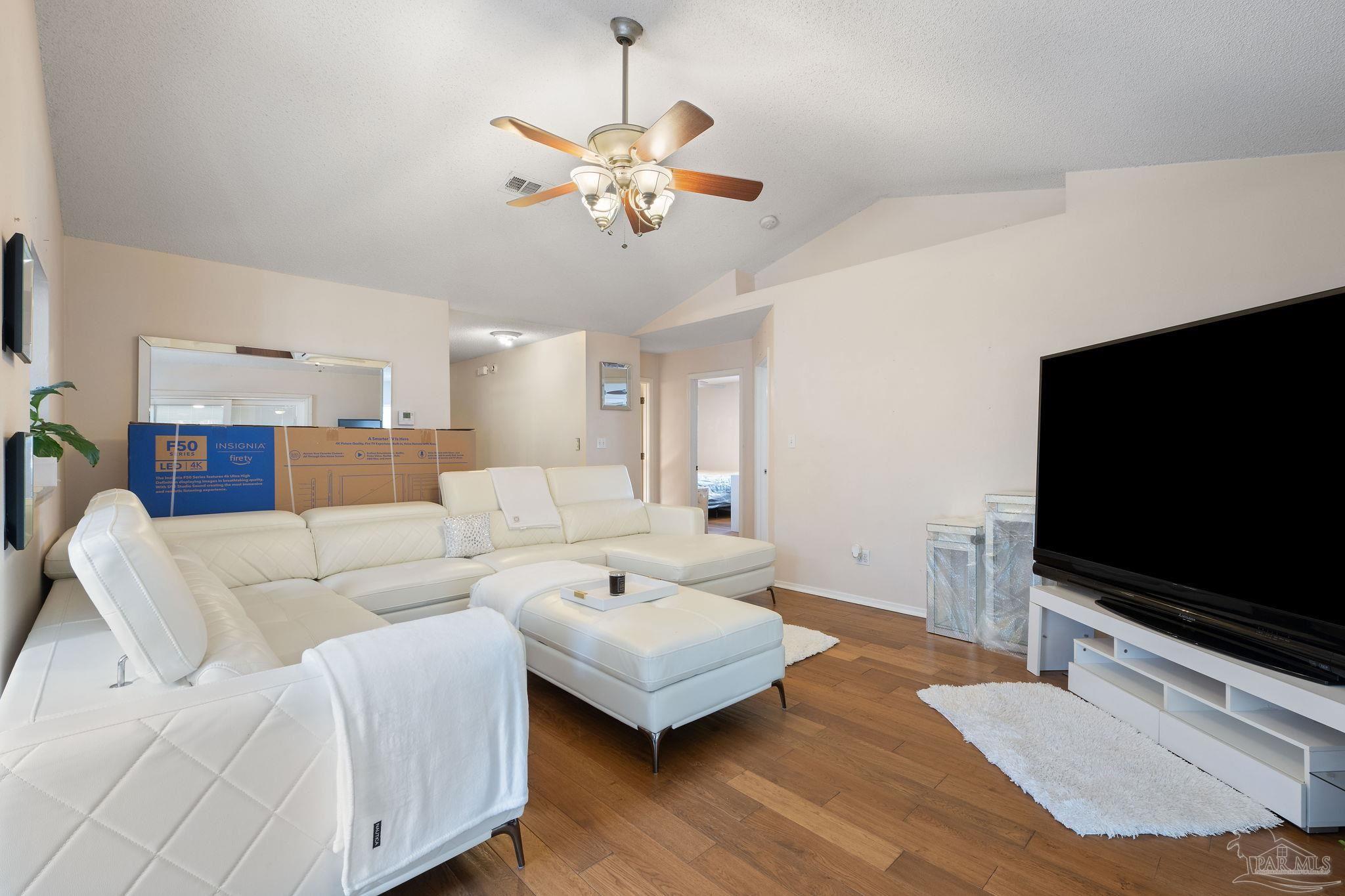 8250 Carriage Ln