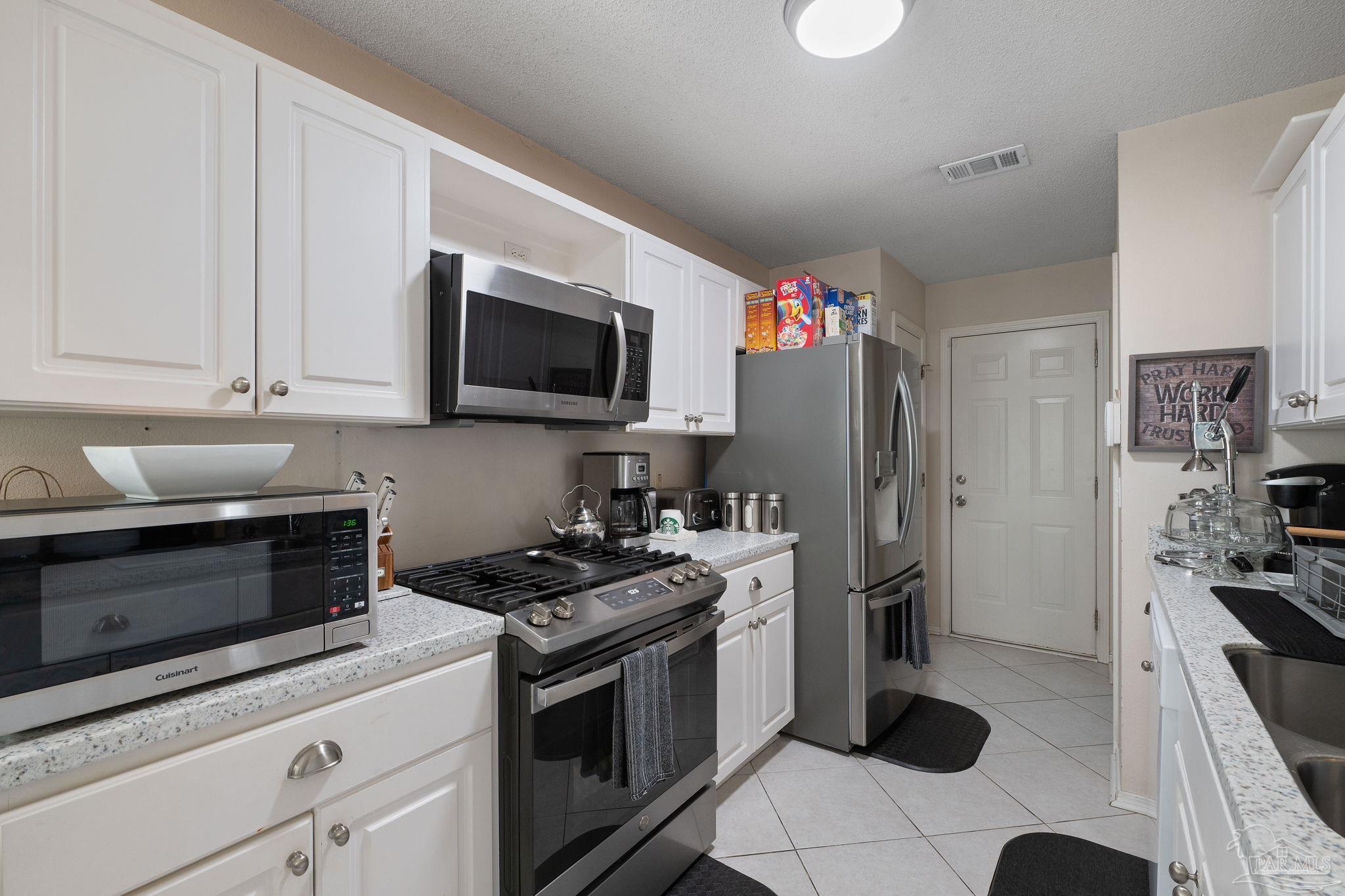 8250 Carriage Ln