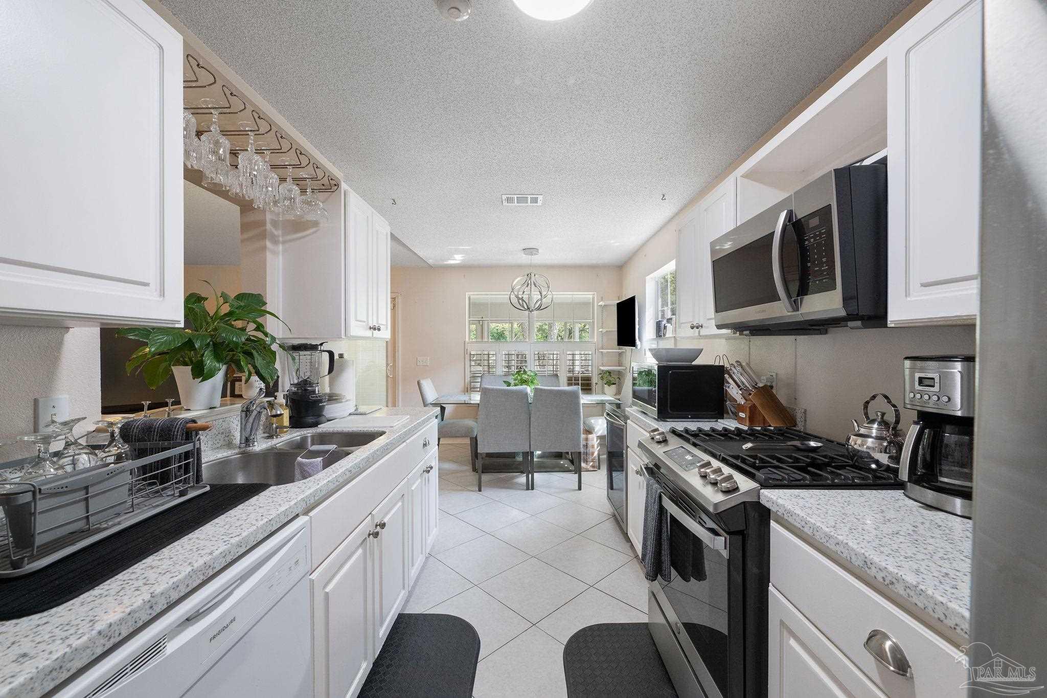 8250 Carriage Ln