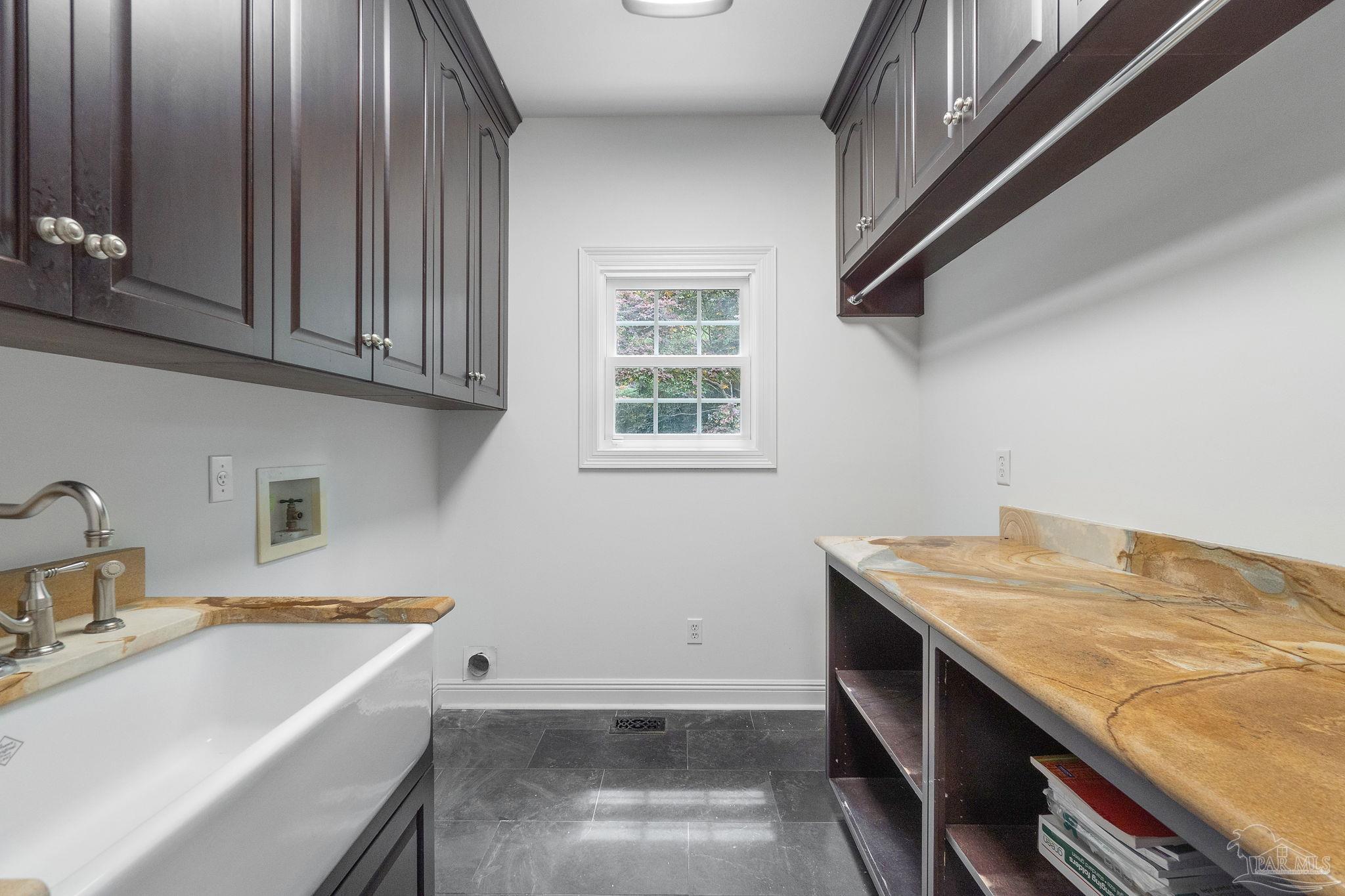 4810 Rosemont Ct