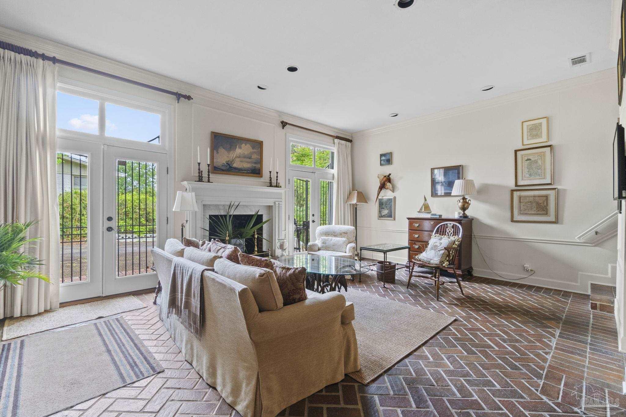 206 Severin Dr