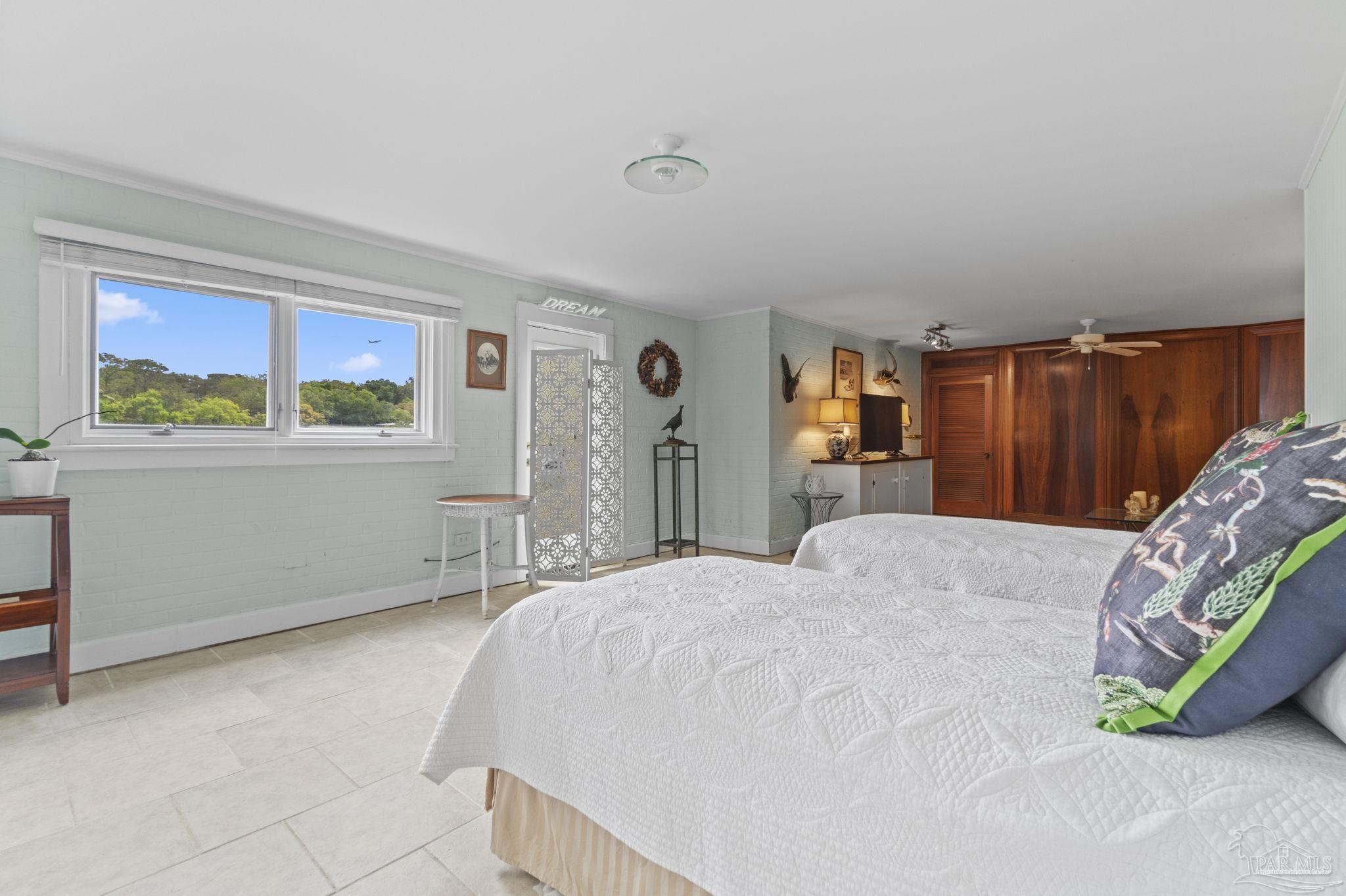 206 Severin Dr