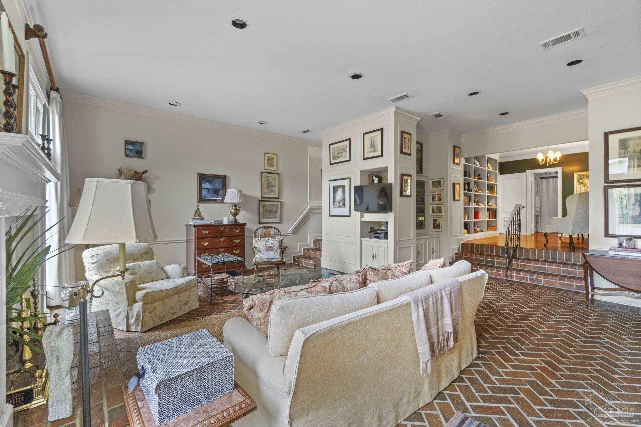 206 Severin Dr
