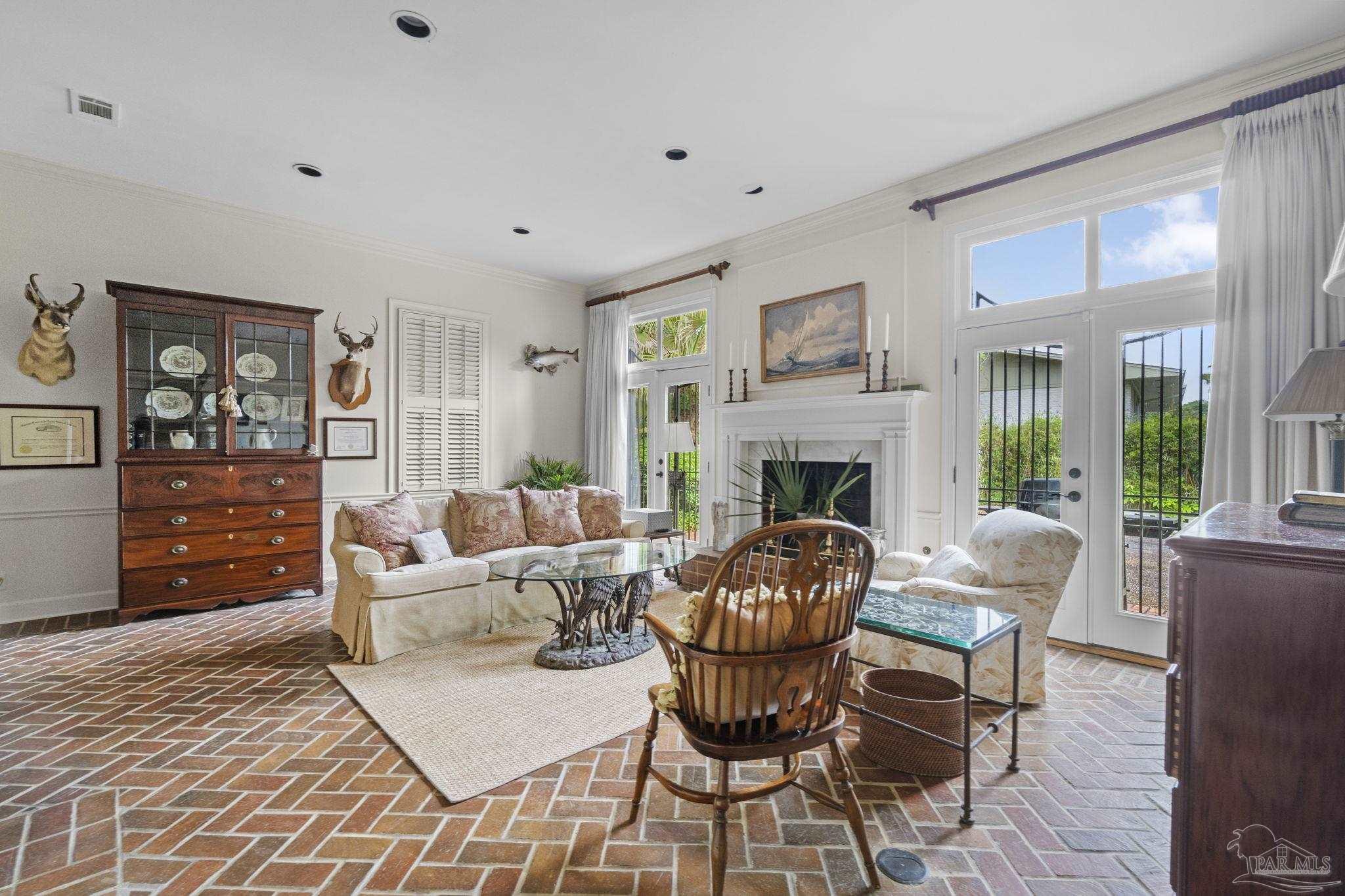 206 Severin Dr