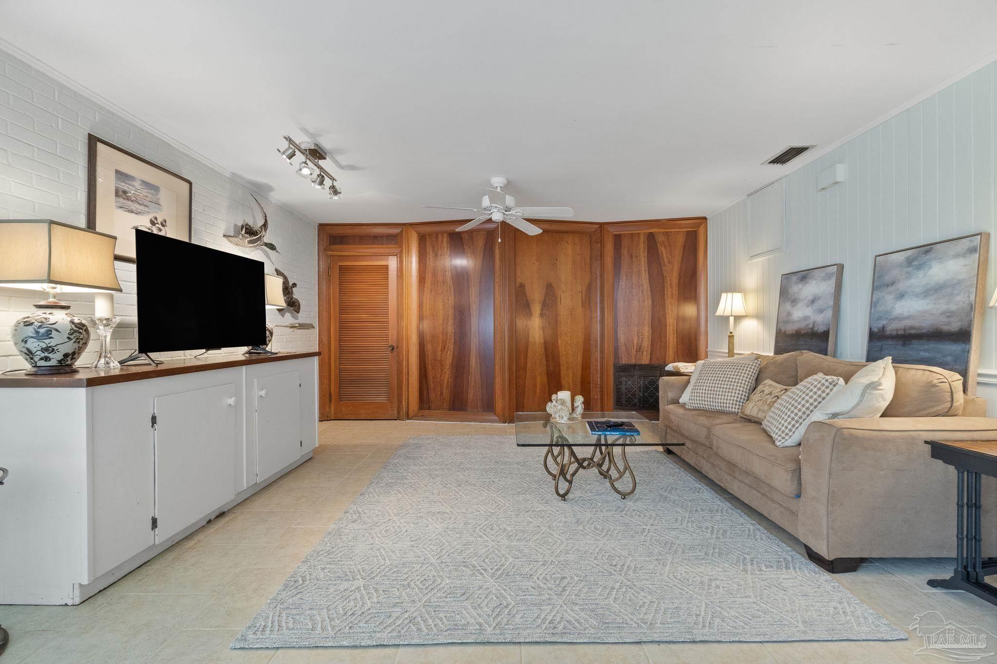 206 Severin Dr
