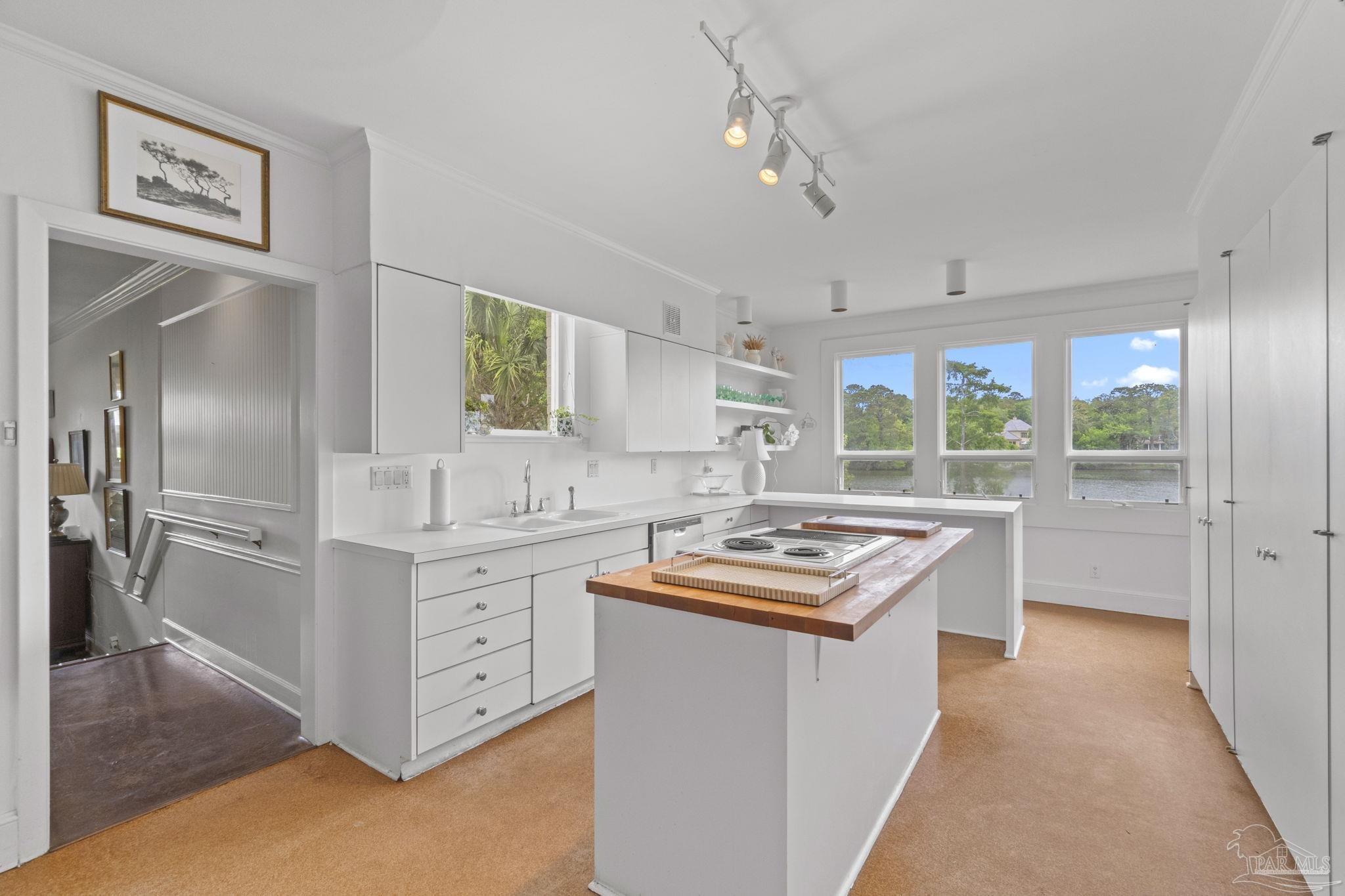 206 Severin Dr