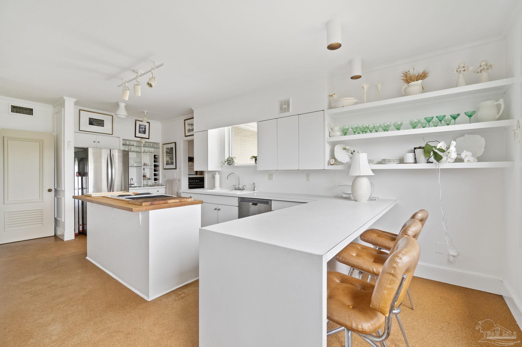 206 Severin Dr