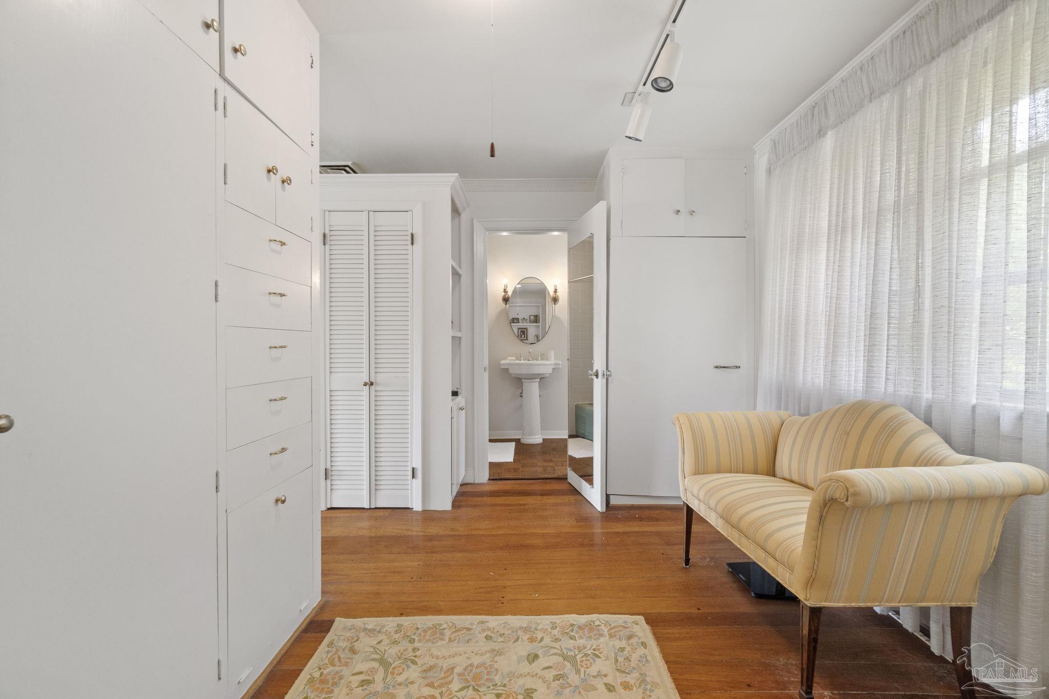 206 Severin Dr