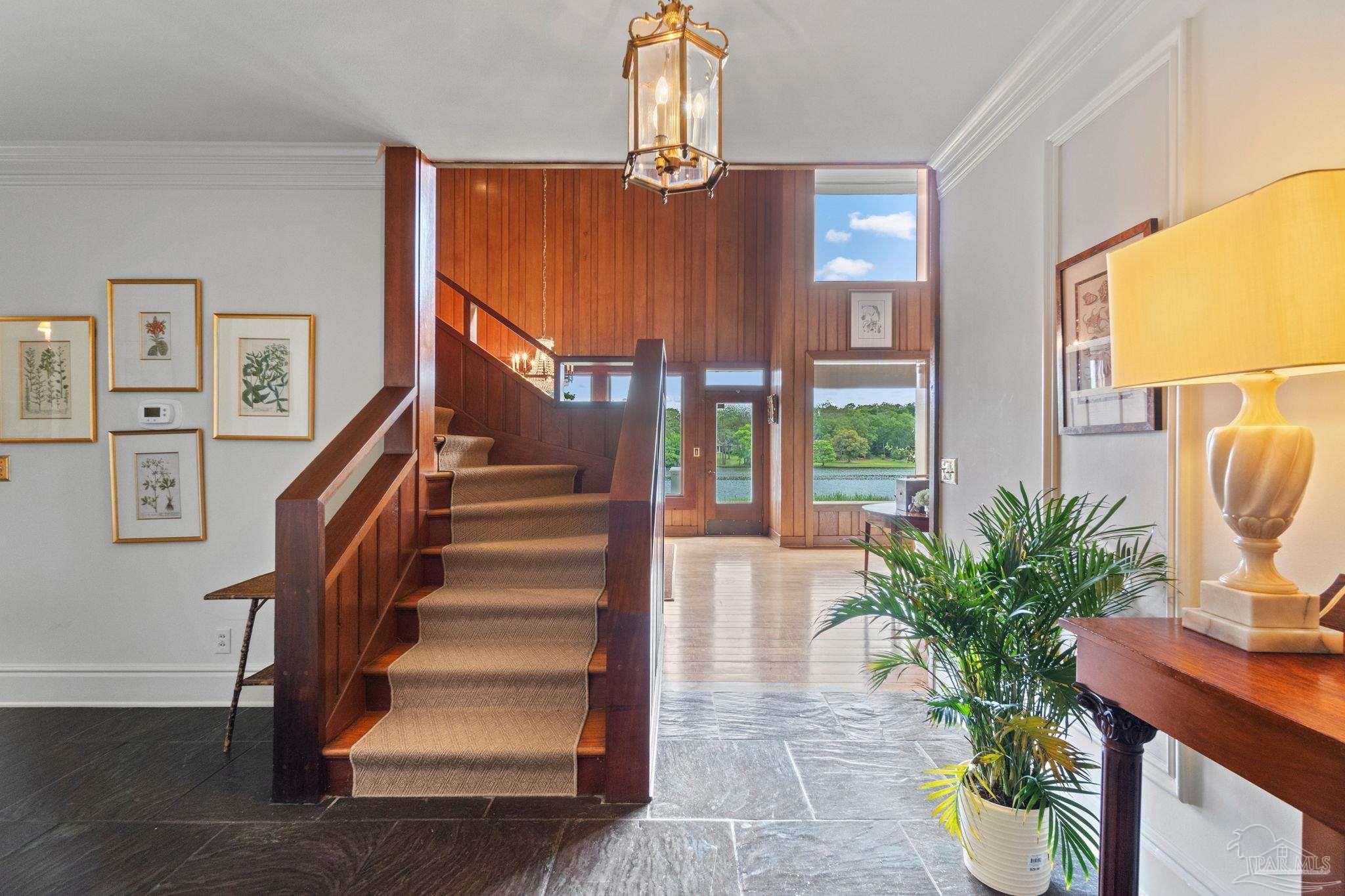 206 Severin Dr