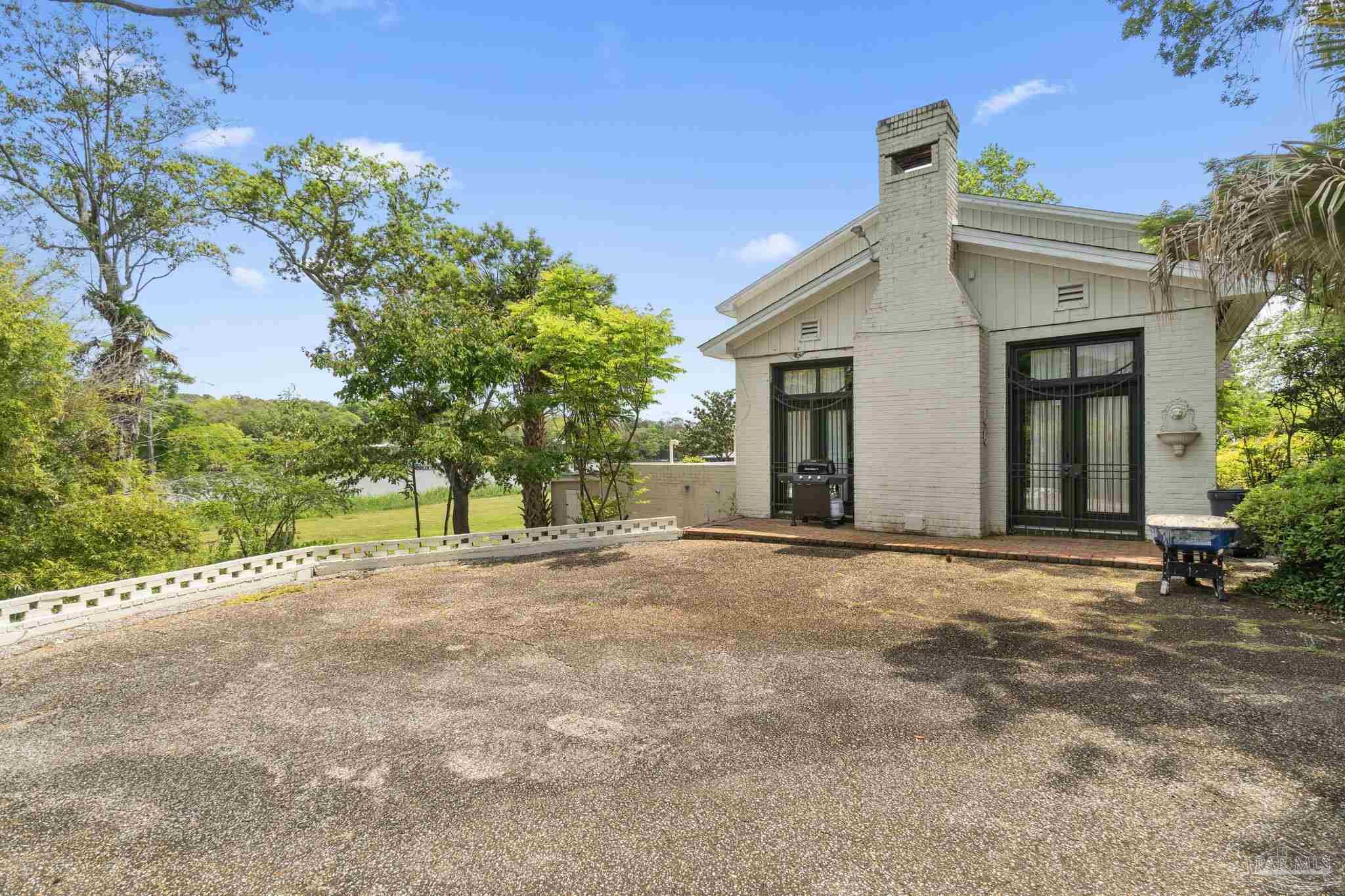 206 Severin Dr