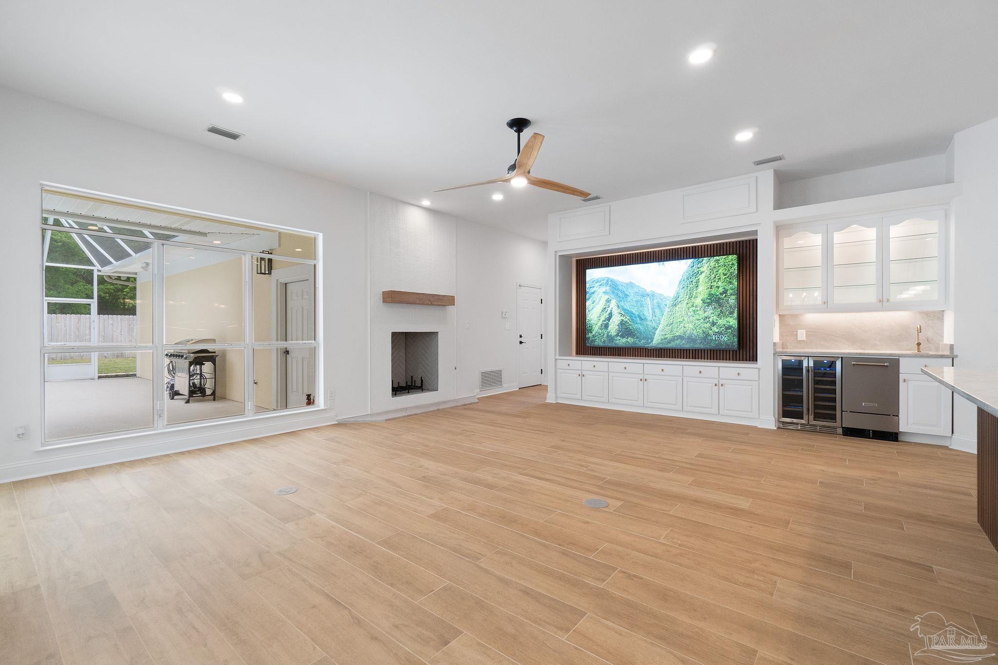 3440 Oakmont Dr