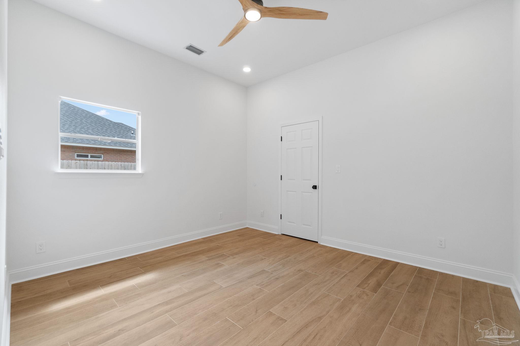 3440 Oakmont Dr