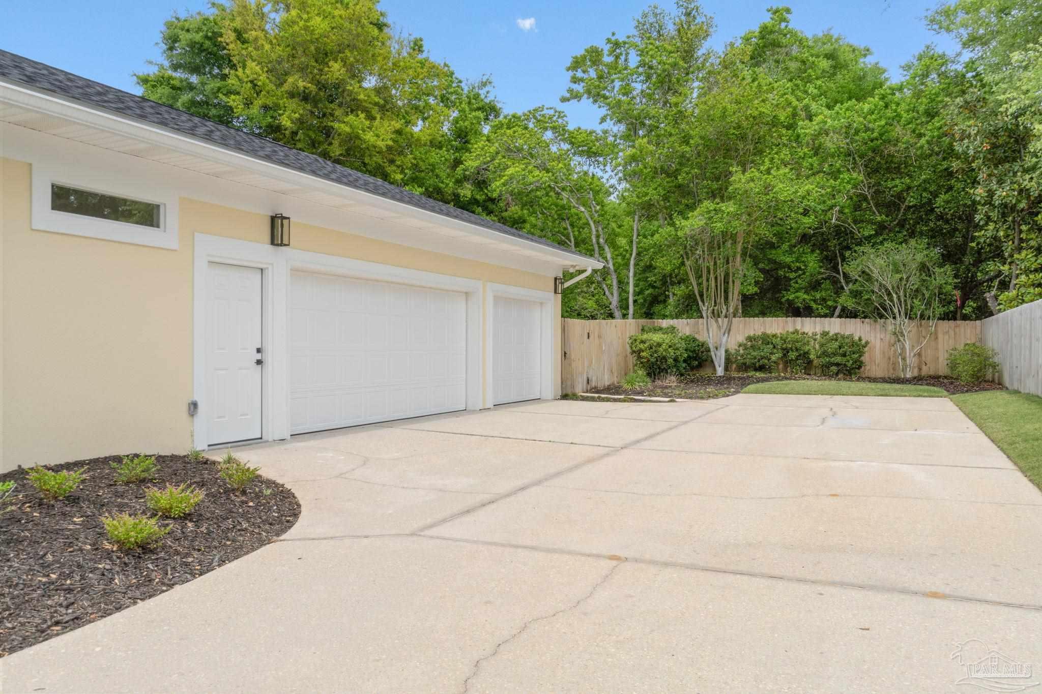 3440 Oakmont Dr