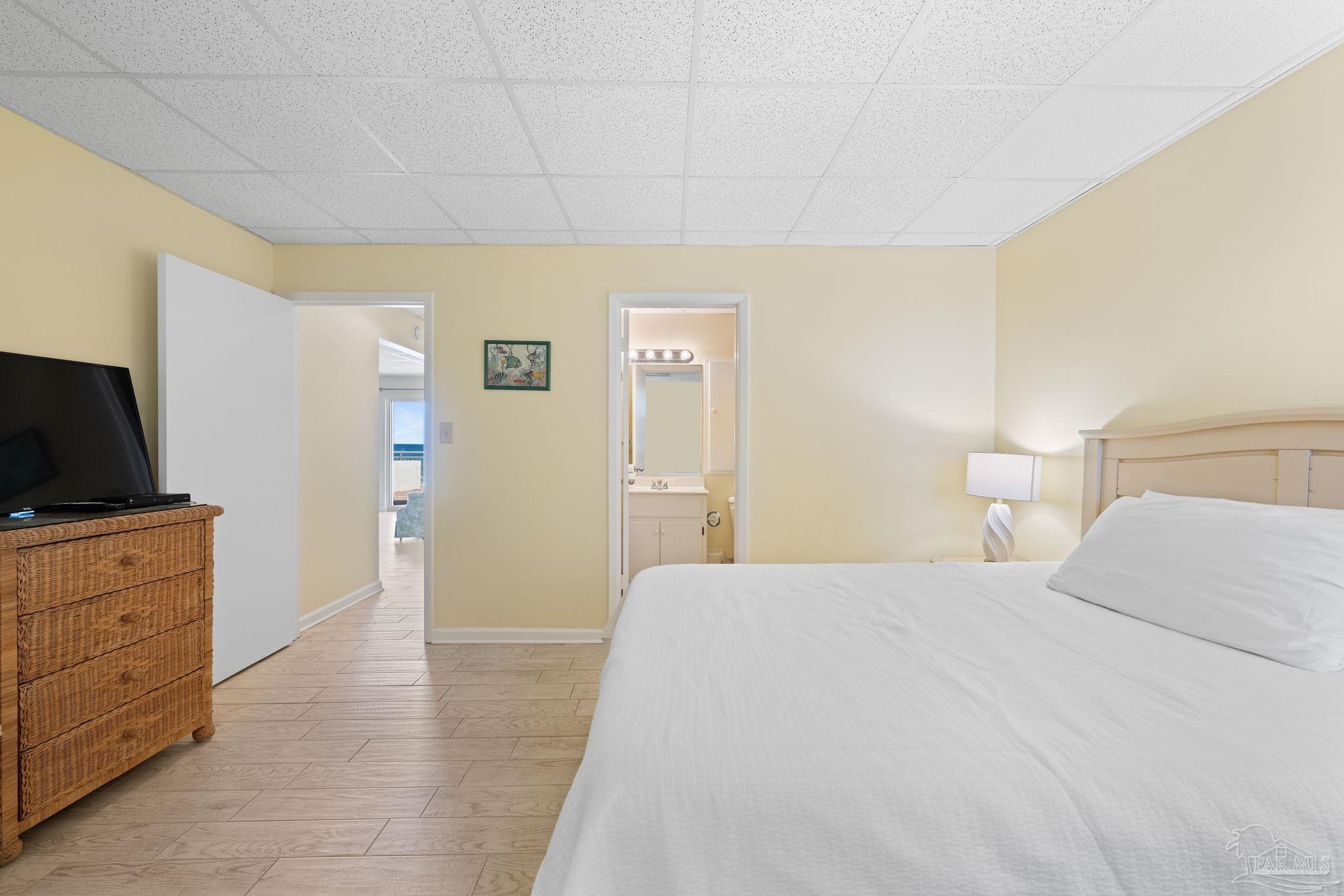 999 Ft Pickens Rd # 108
