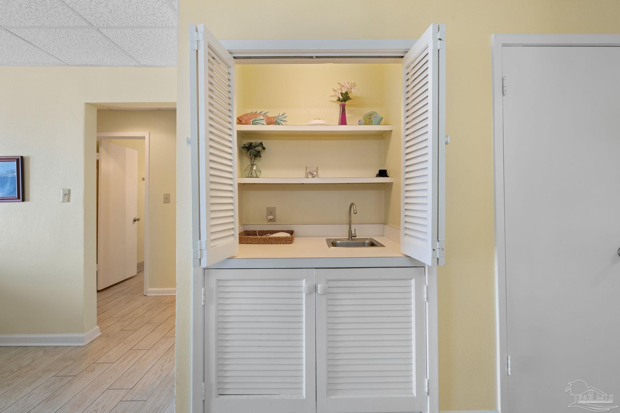 999 Ft Pickens Rd # 108