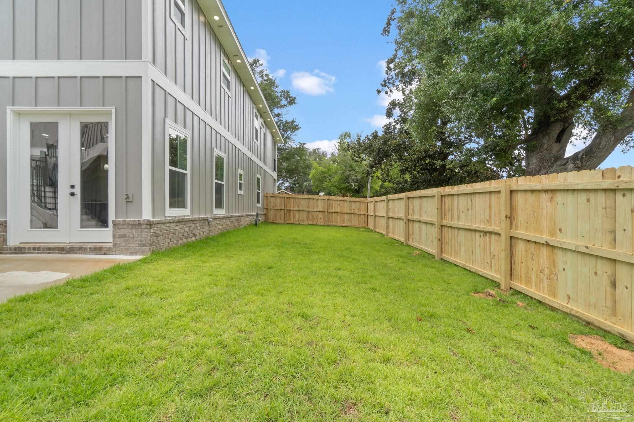 1619 E De Soto St
