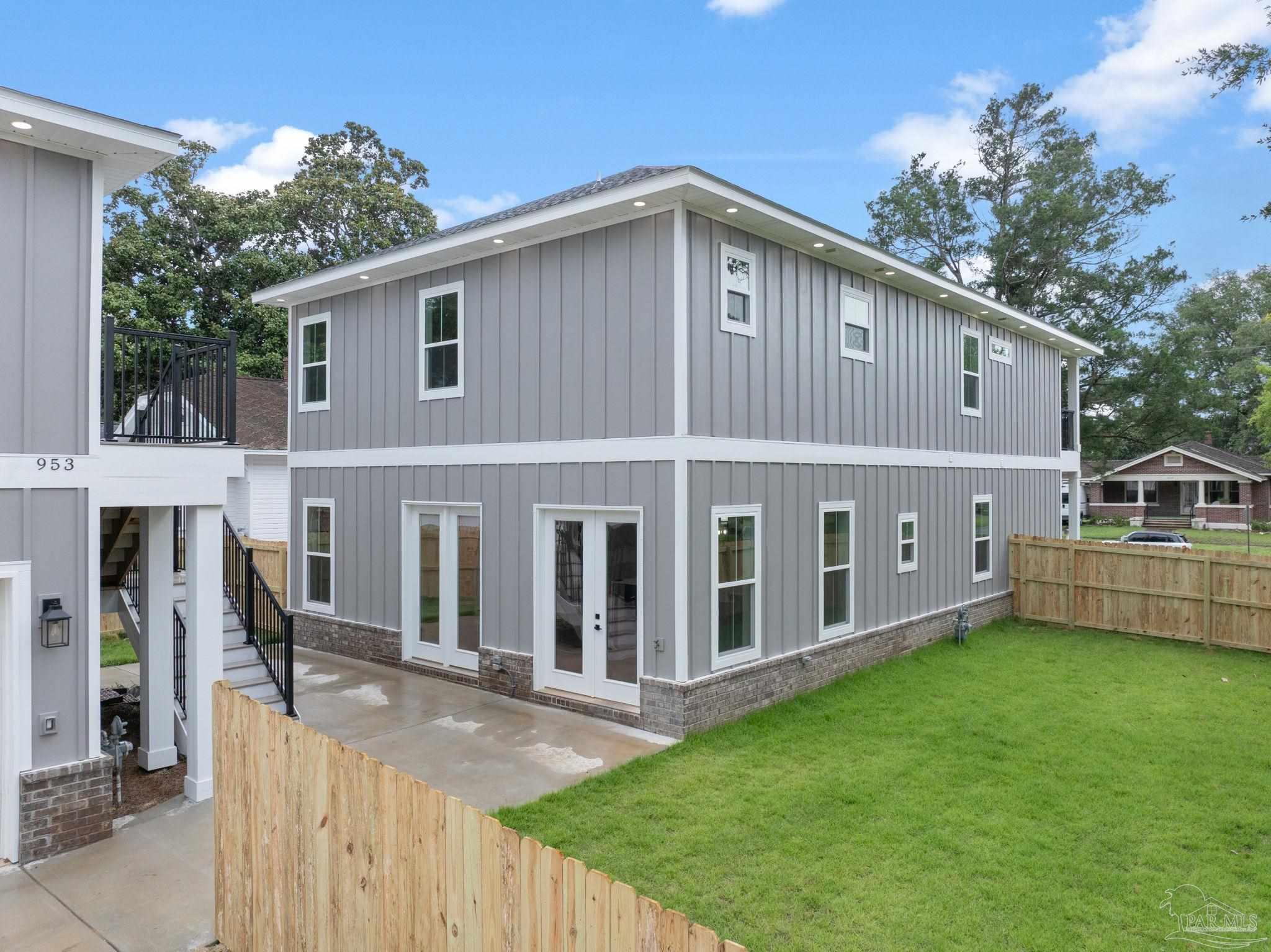 1619 E De Soto St