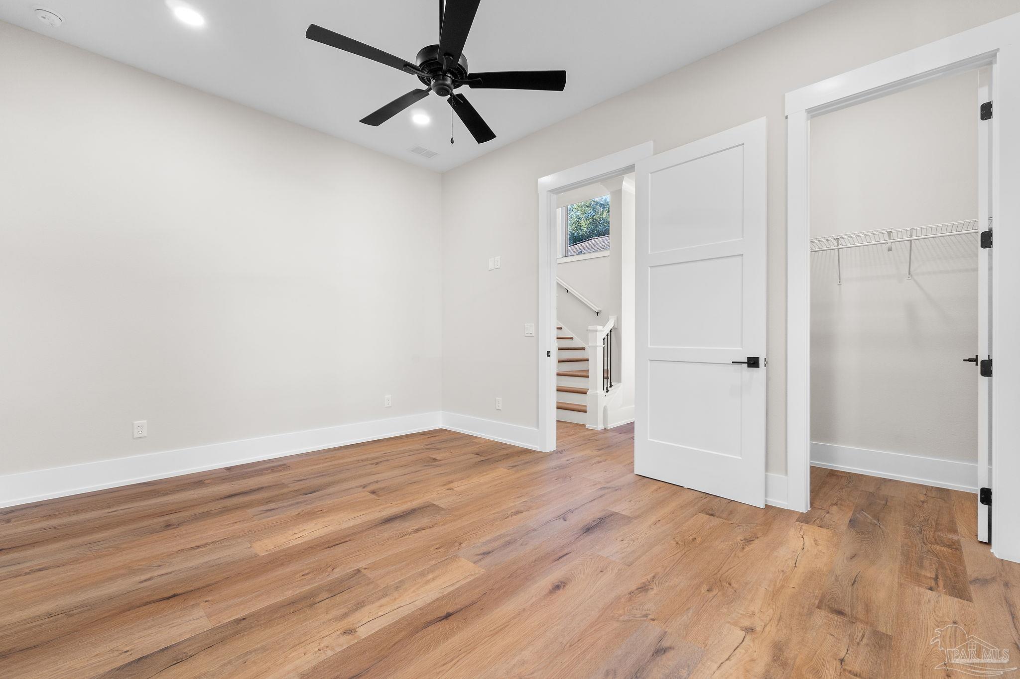 1619 E De Soto St