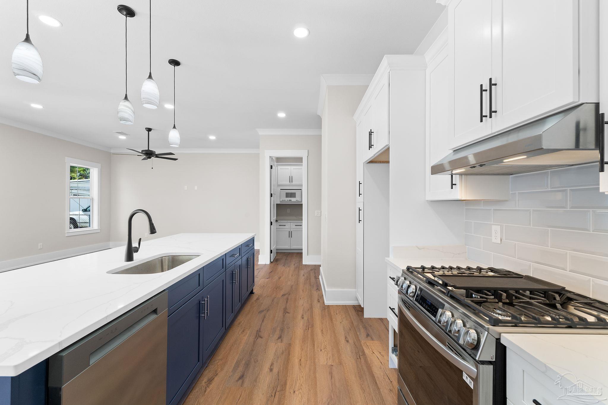 1619 E De Soto St