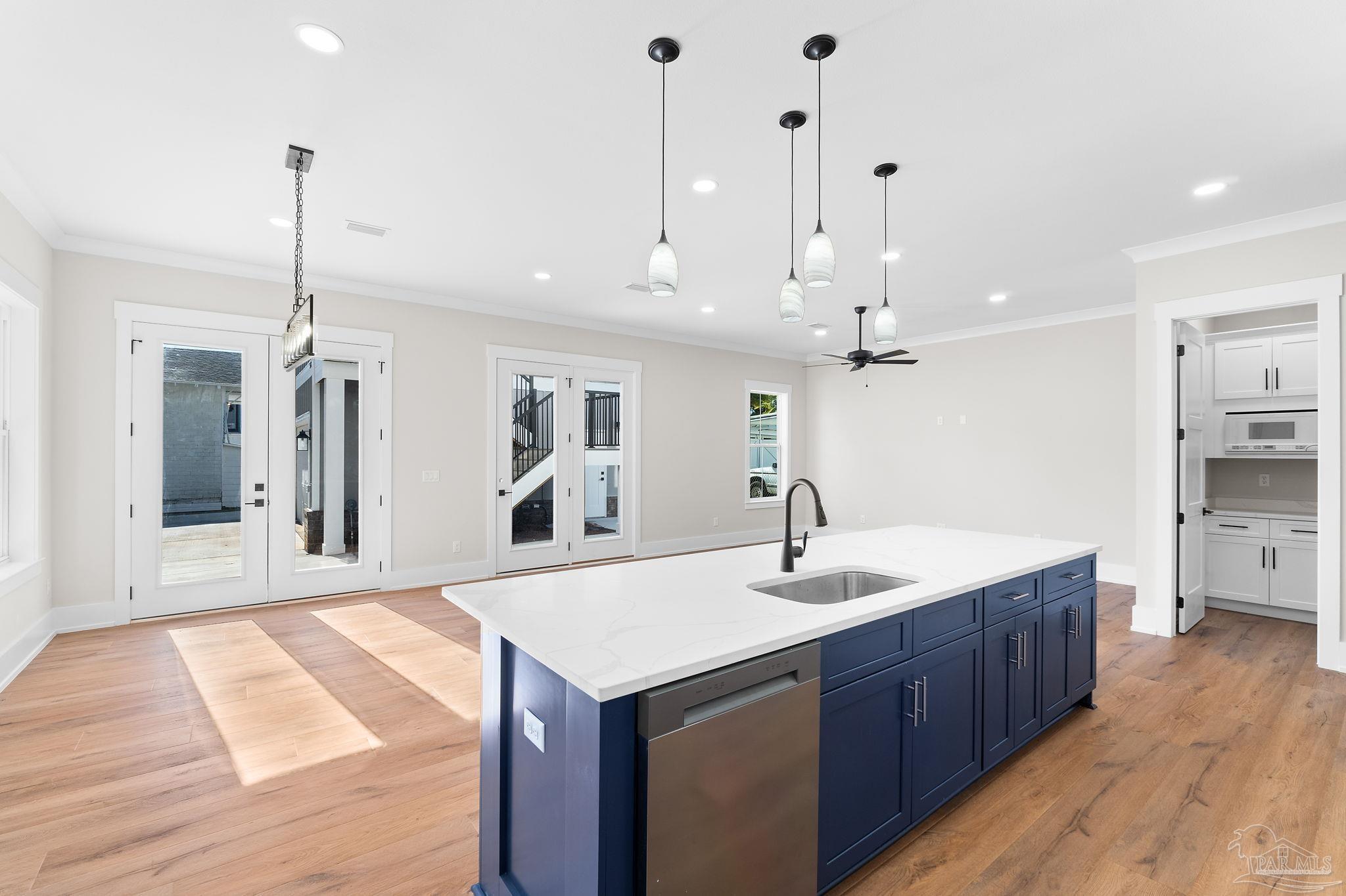 1619 E De Soto St