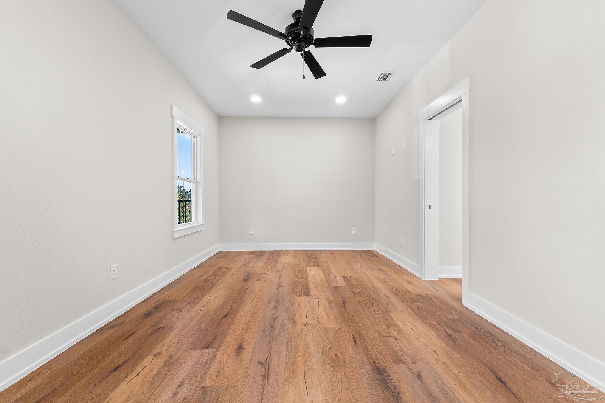 1619 E De Soto St