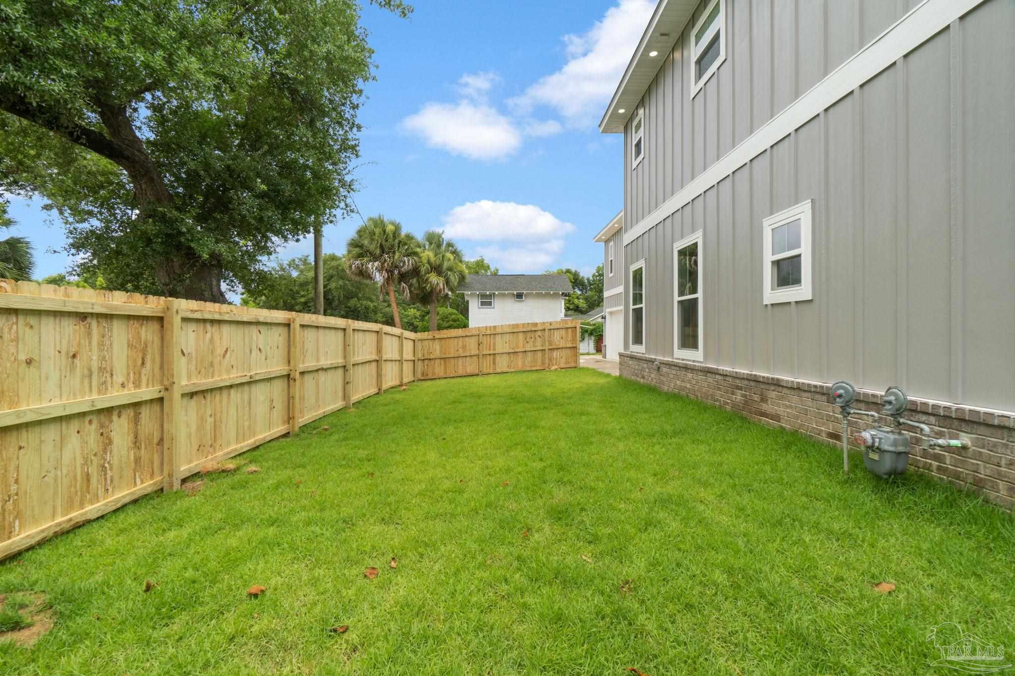 1619 E De Soto St