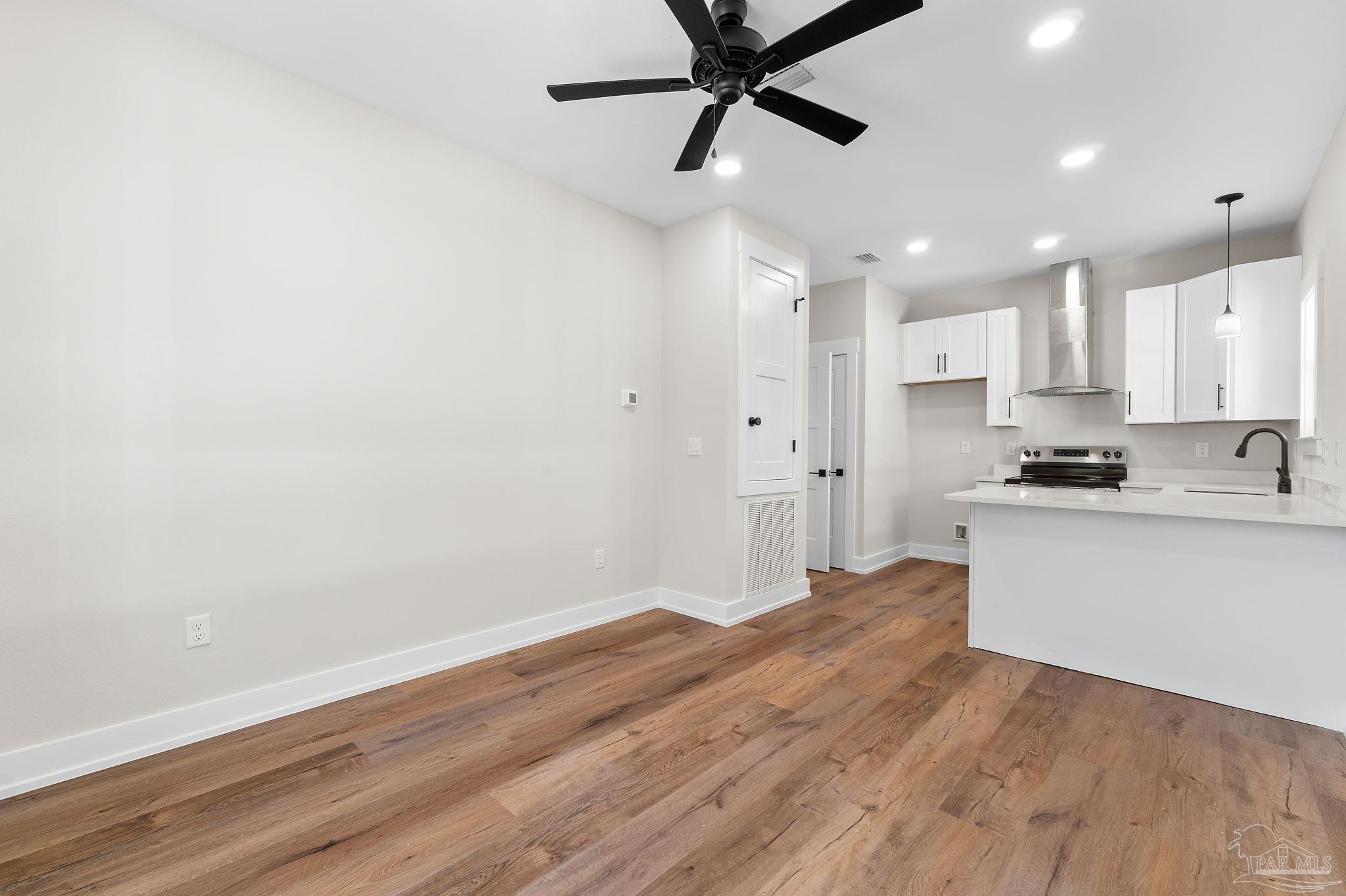 1619 E De Soto St