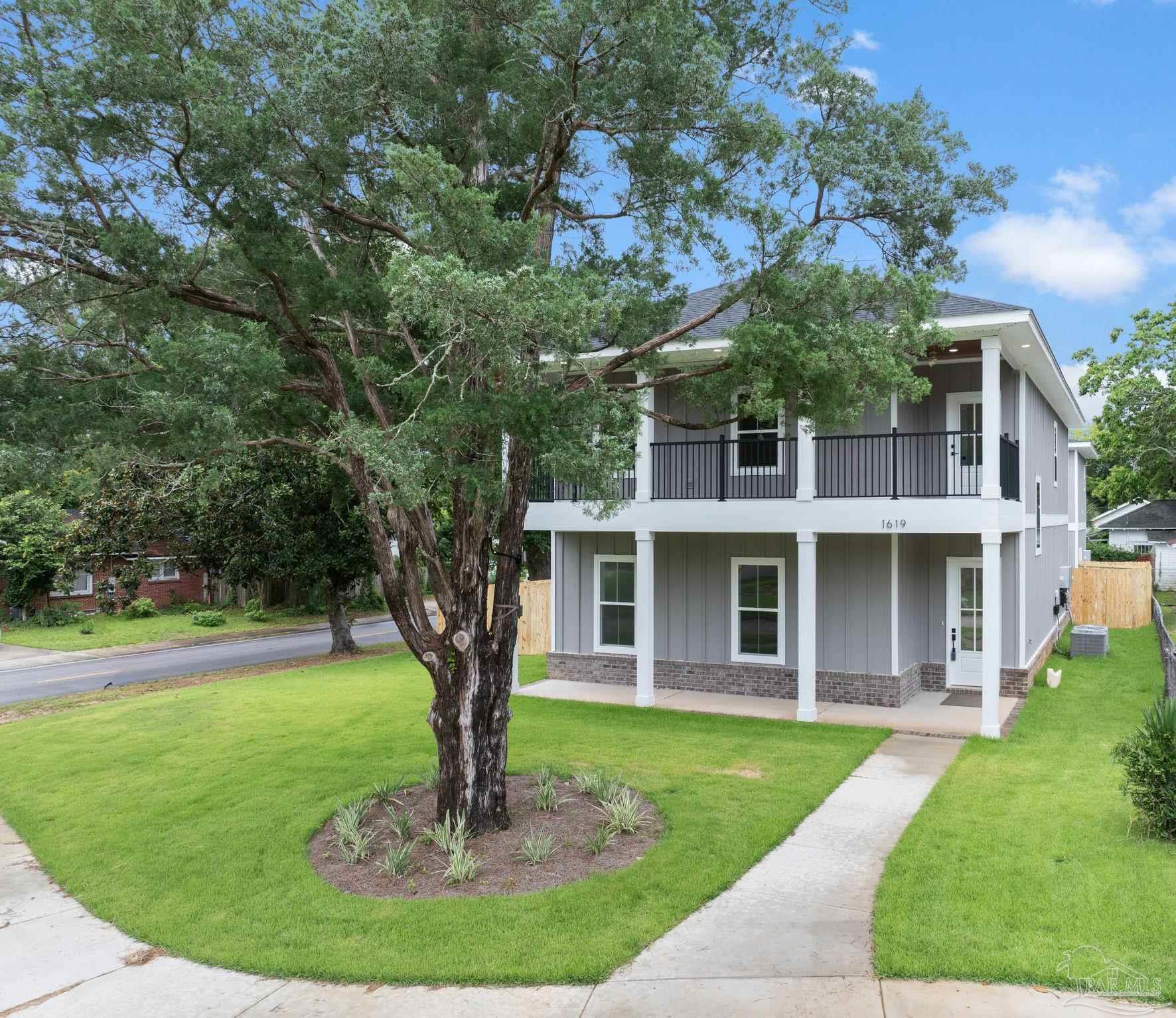 1619 E De Soto St