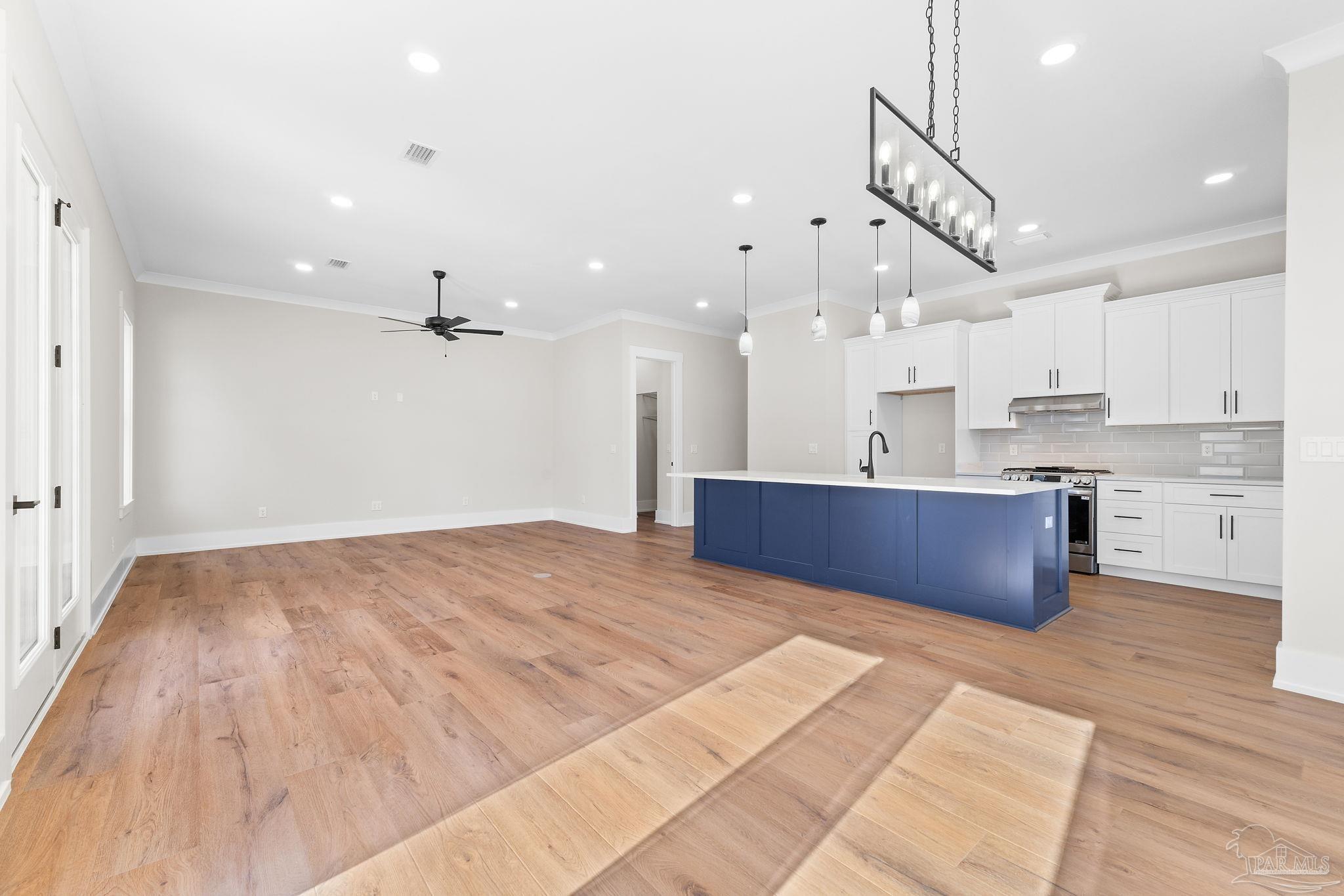 1619 E De Soto St