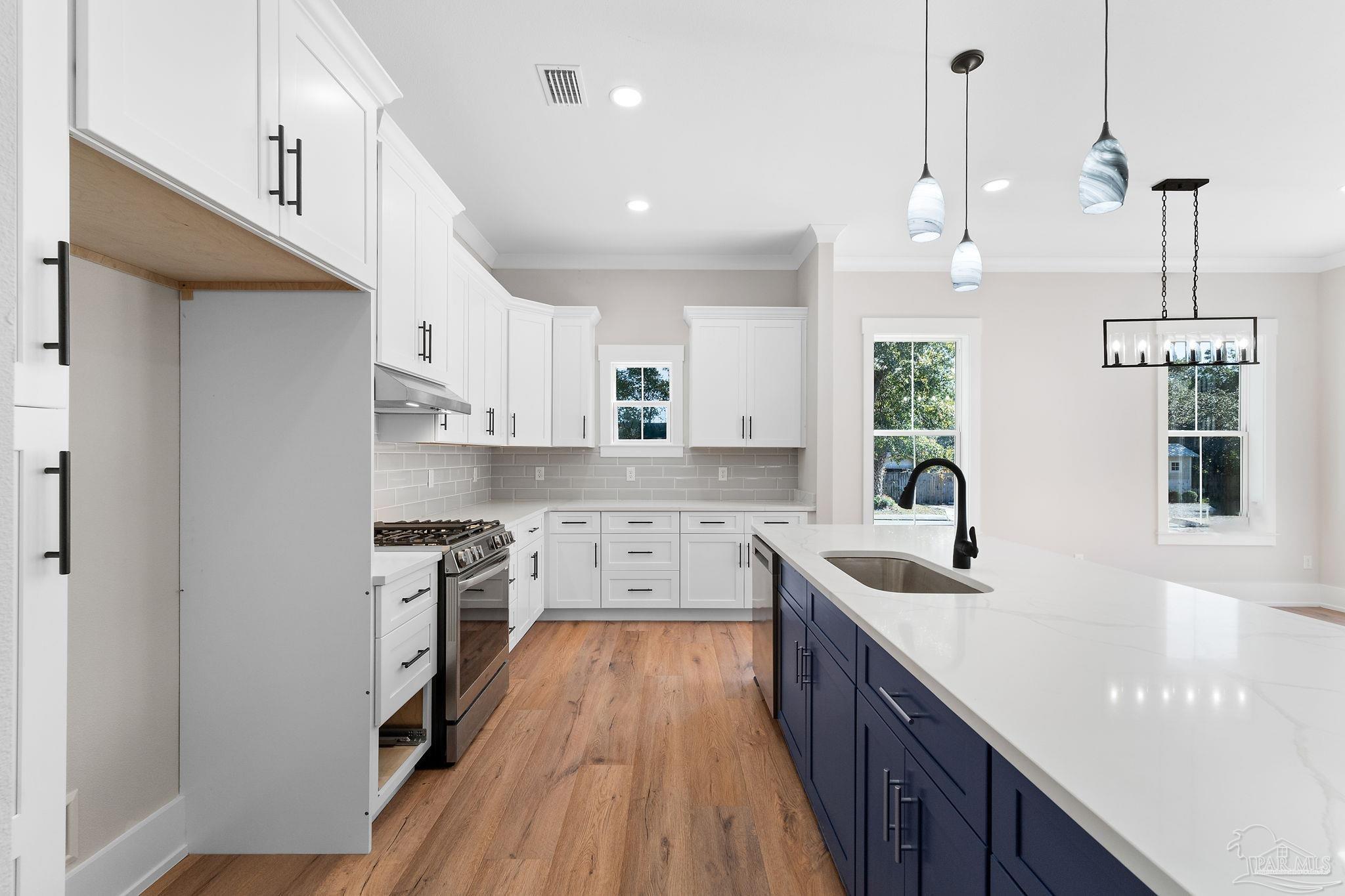 1619 E De Soto St