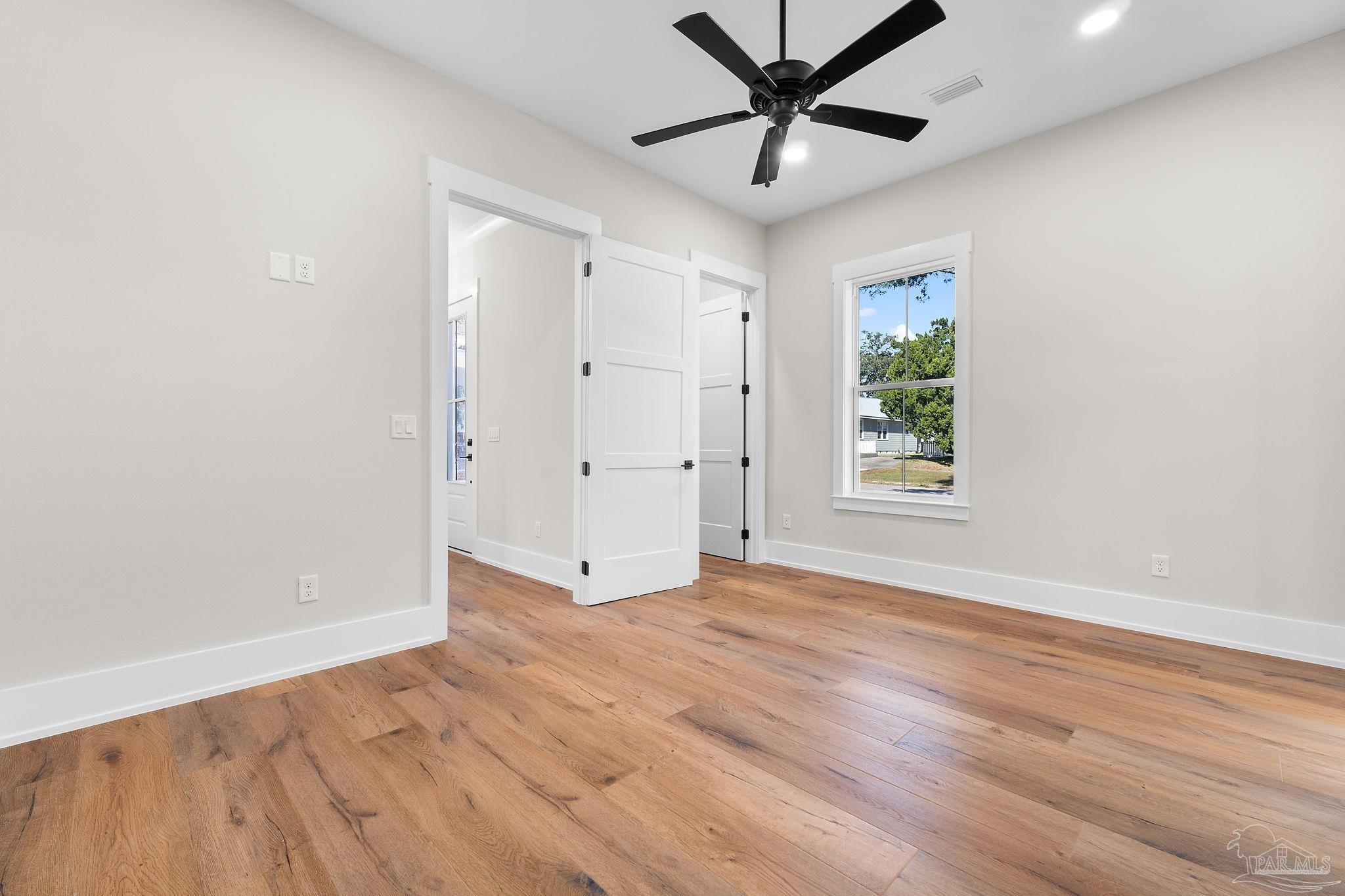 1619 E De Soto St