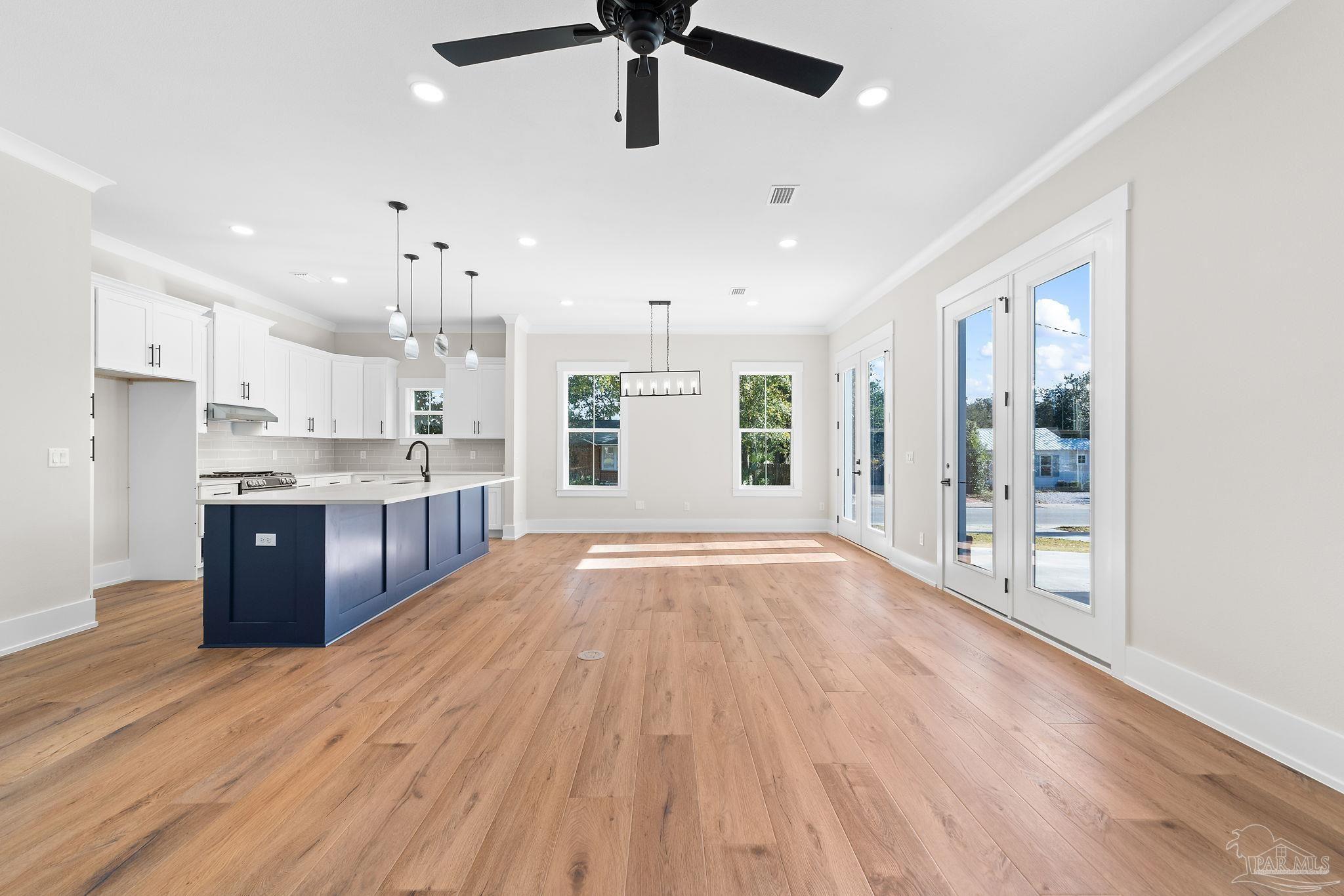 1619 E De Soto St