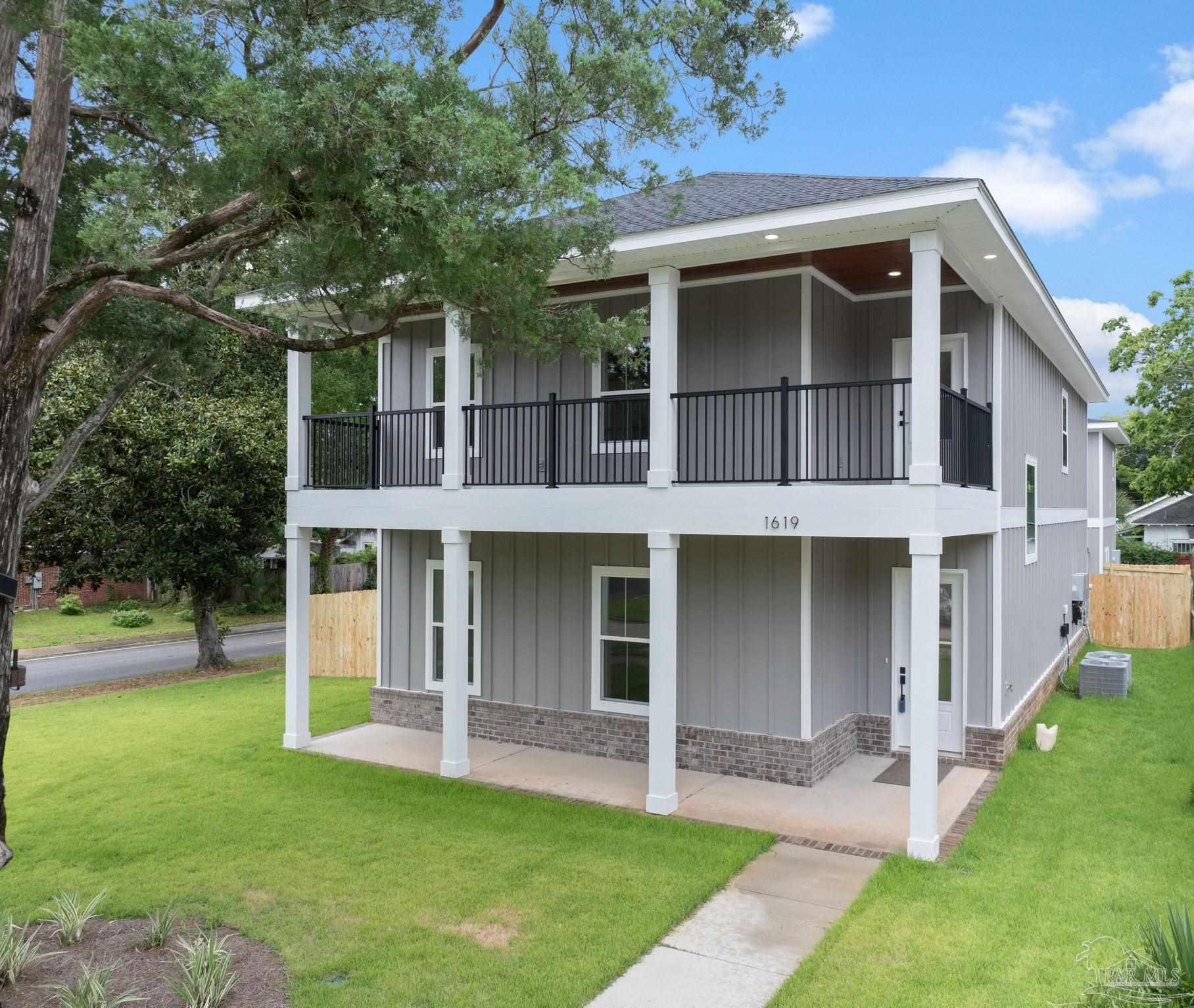 1619 E De Soto St