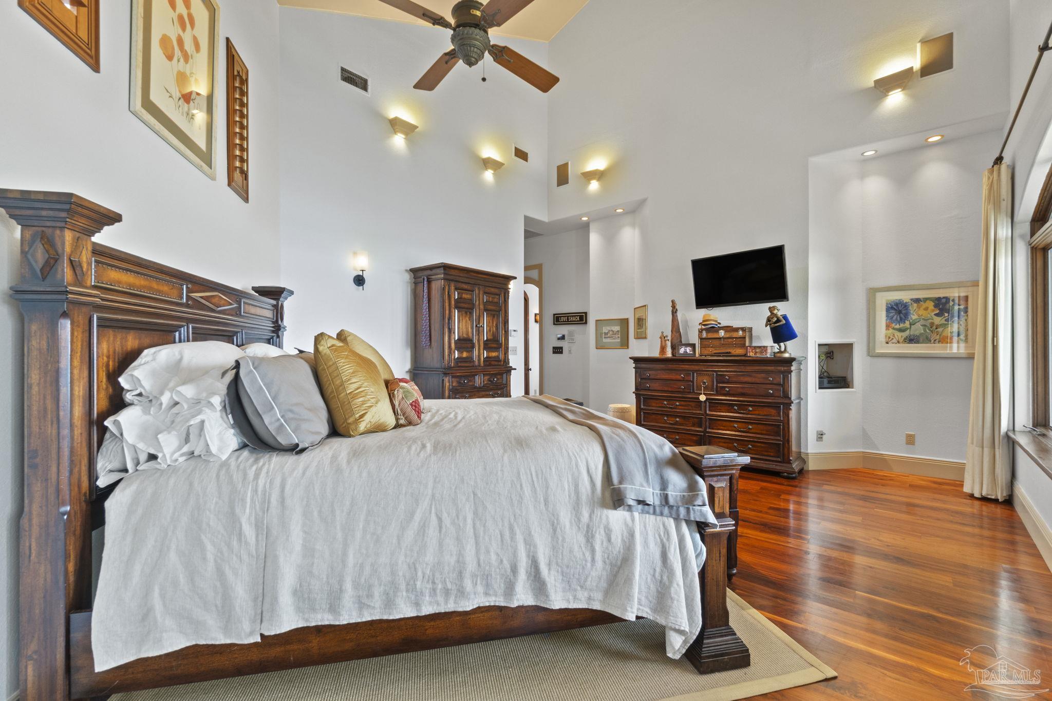 1203 Soundview Trl