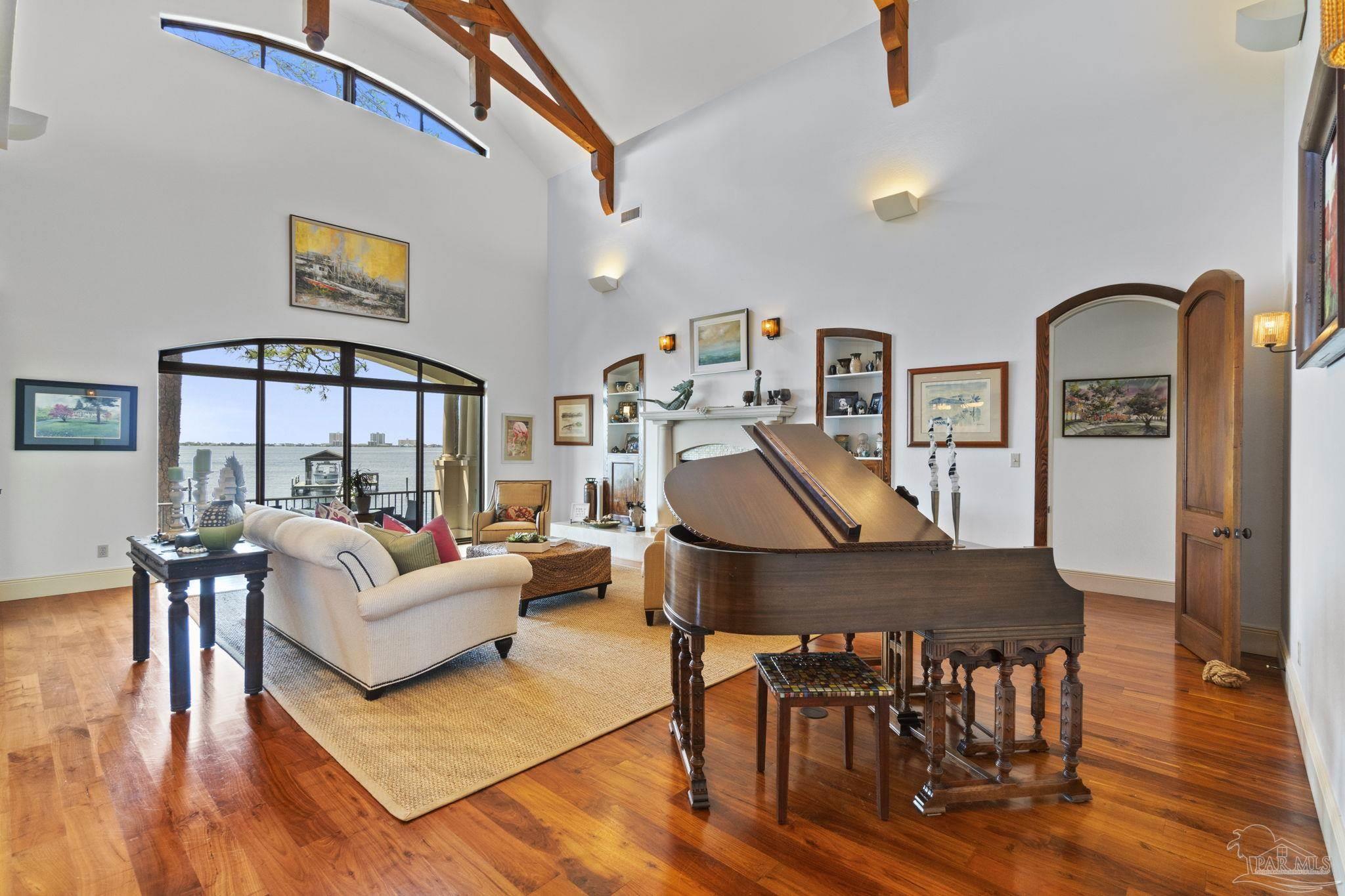 1203 Soundview Trl