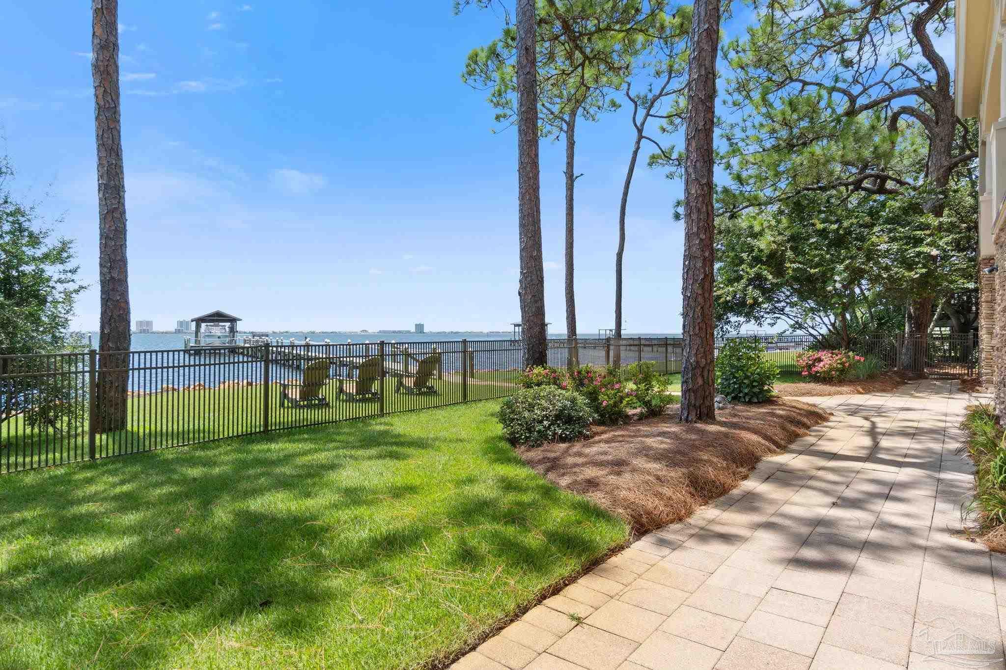 1203 Soundview Trl