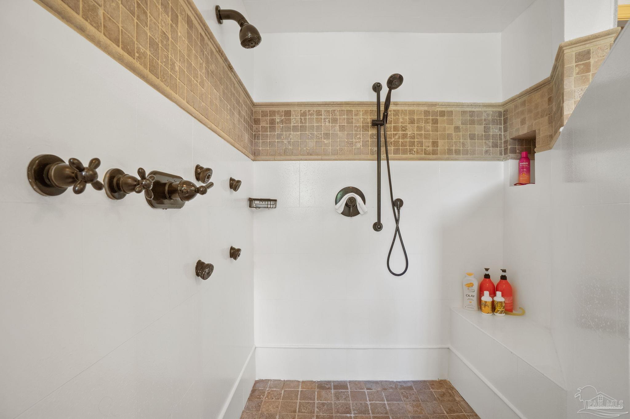 1203 Soundview Trl