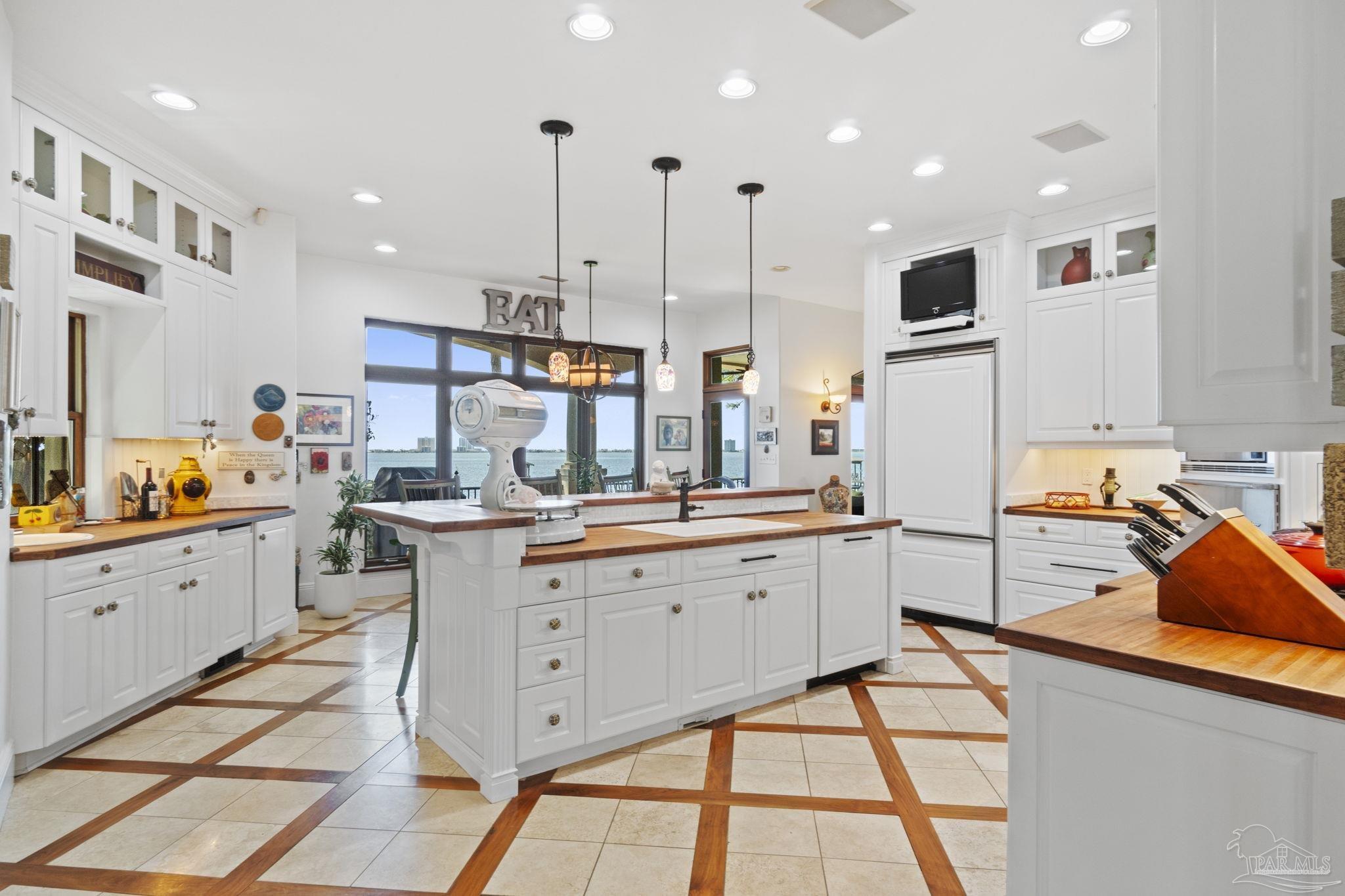 1203 Soundview Trl