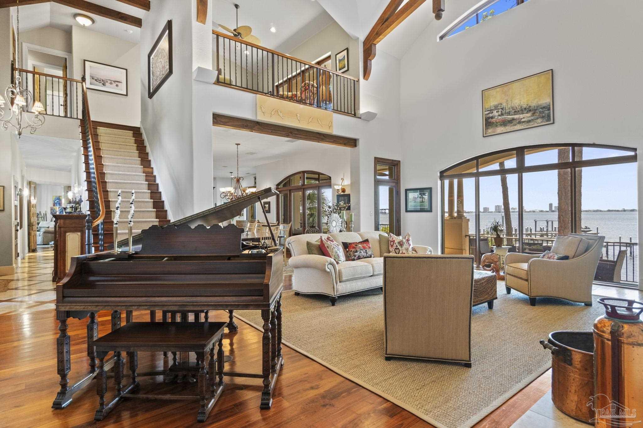 1203 Soundview Trl