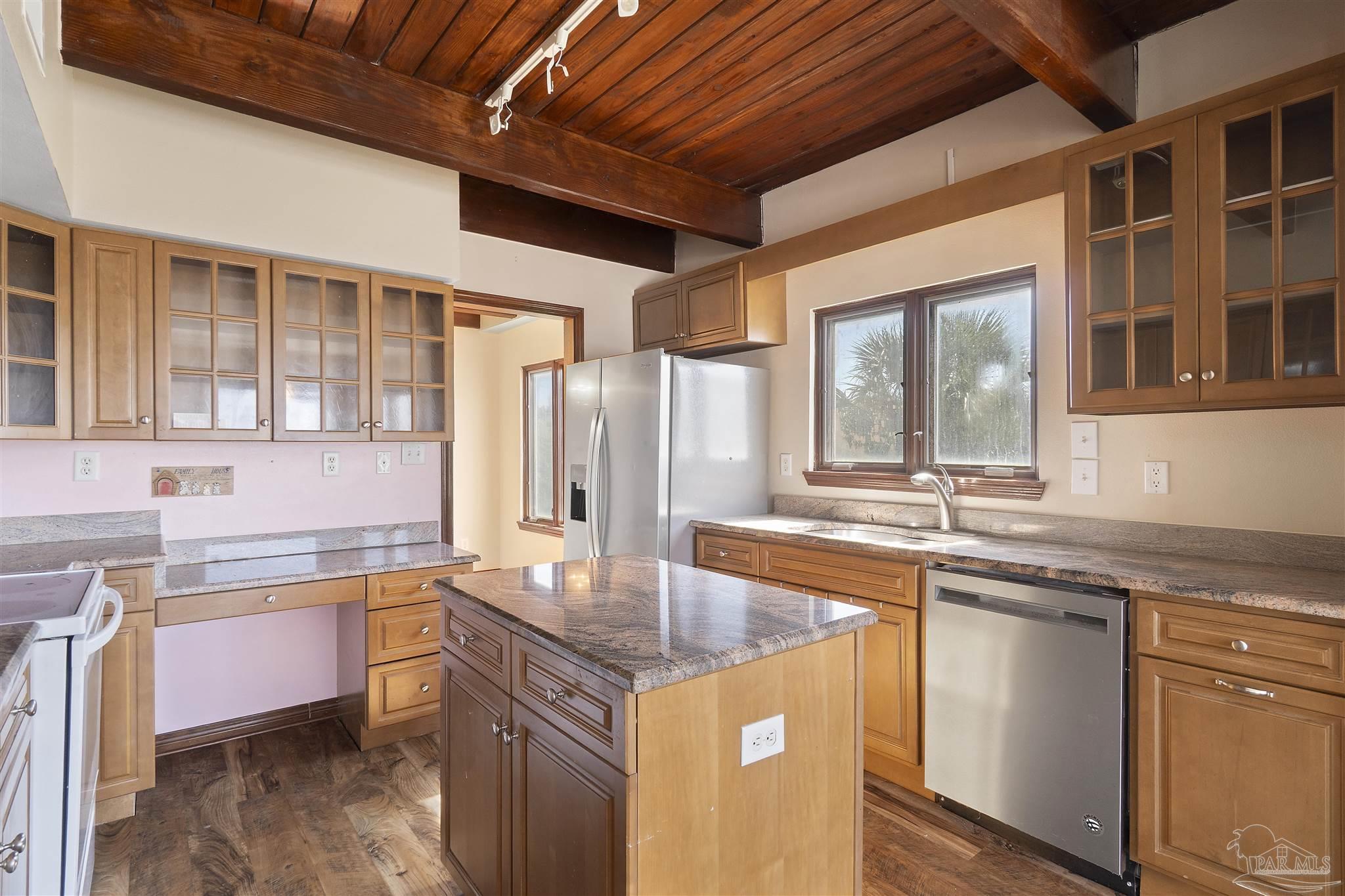 143 Le Port Dr