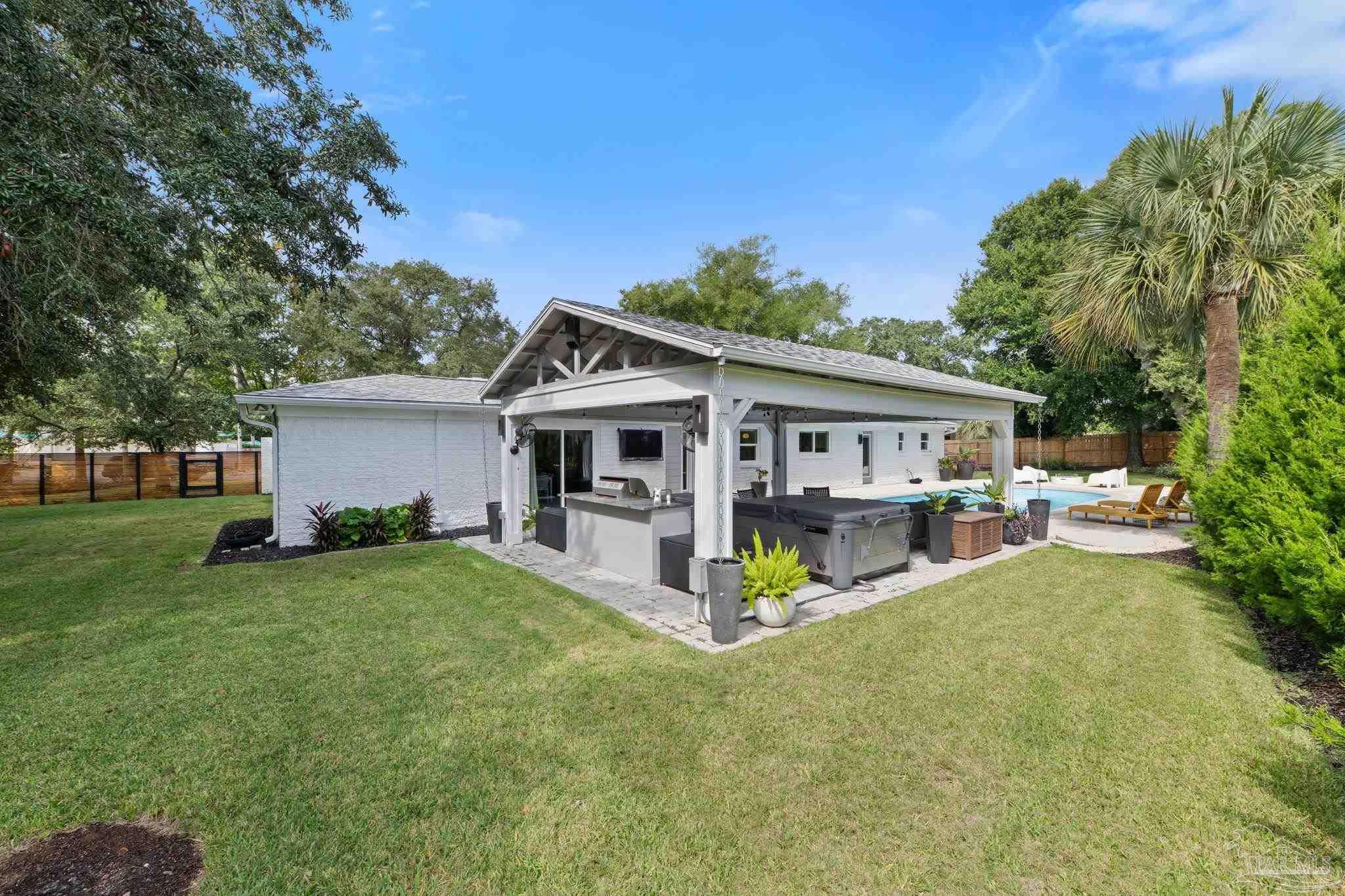 505 Boxwood Ln