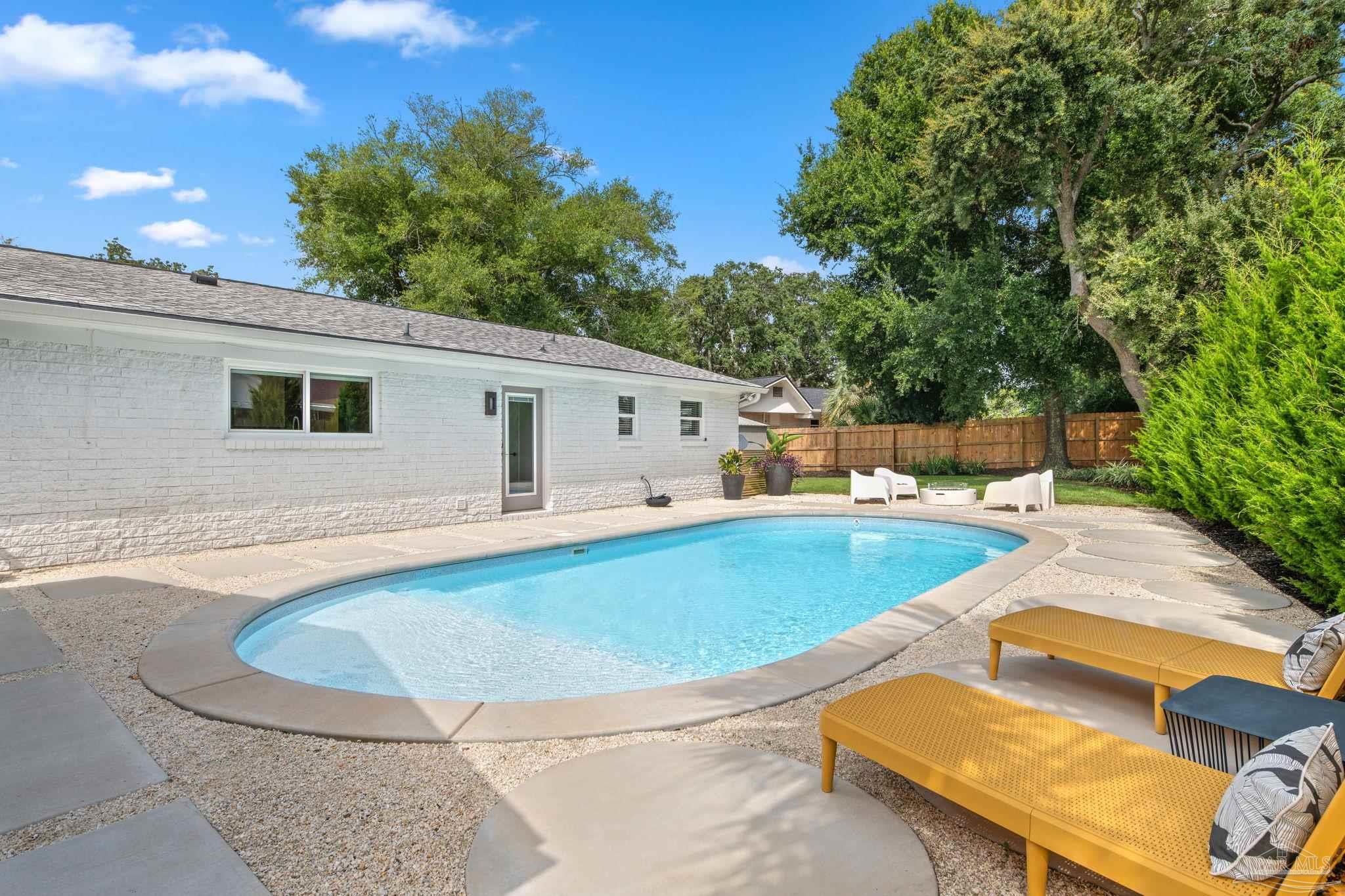 505 Boxwood Ln